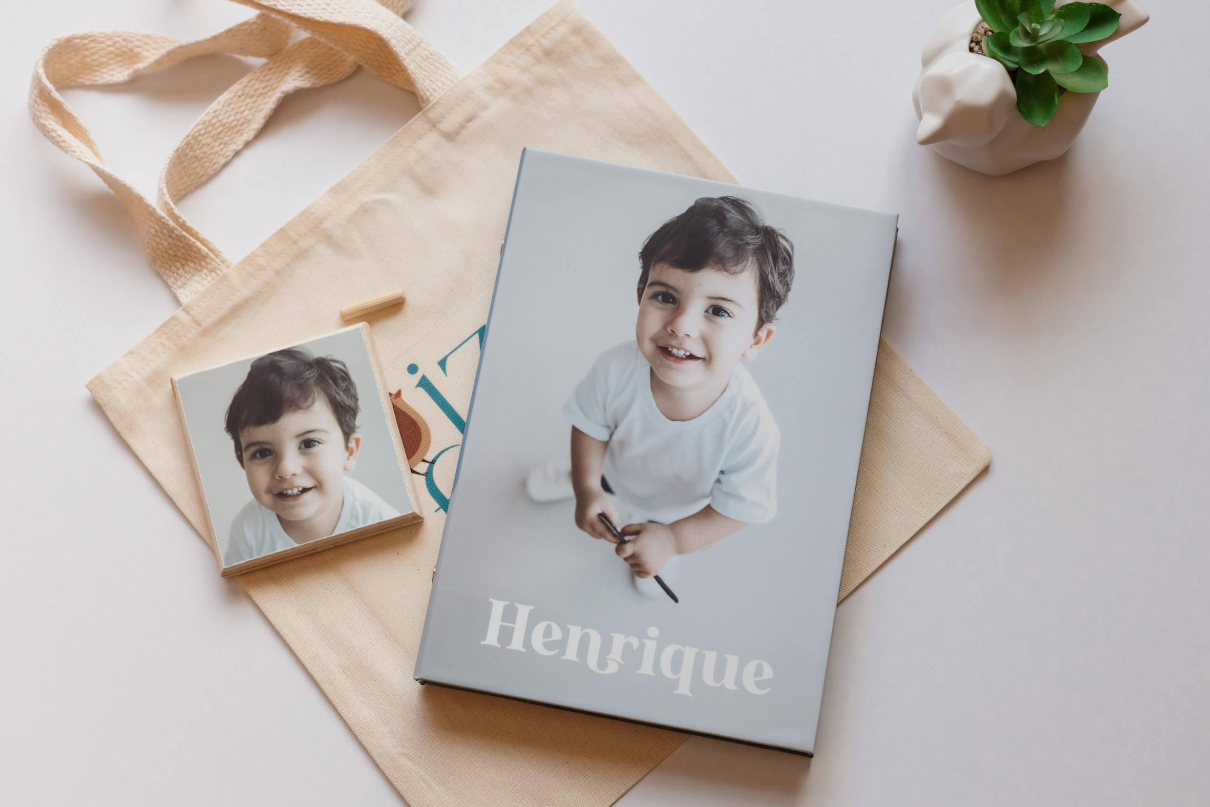 Álbum retrô com fotos reveladas e capa personalizada