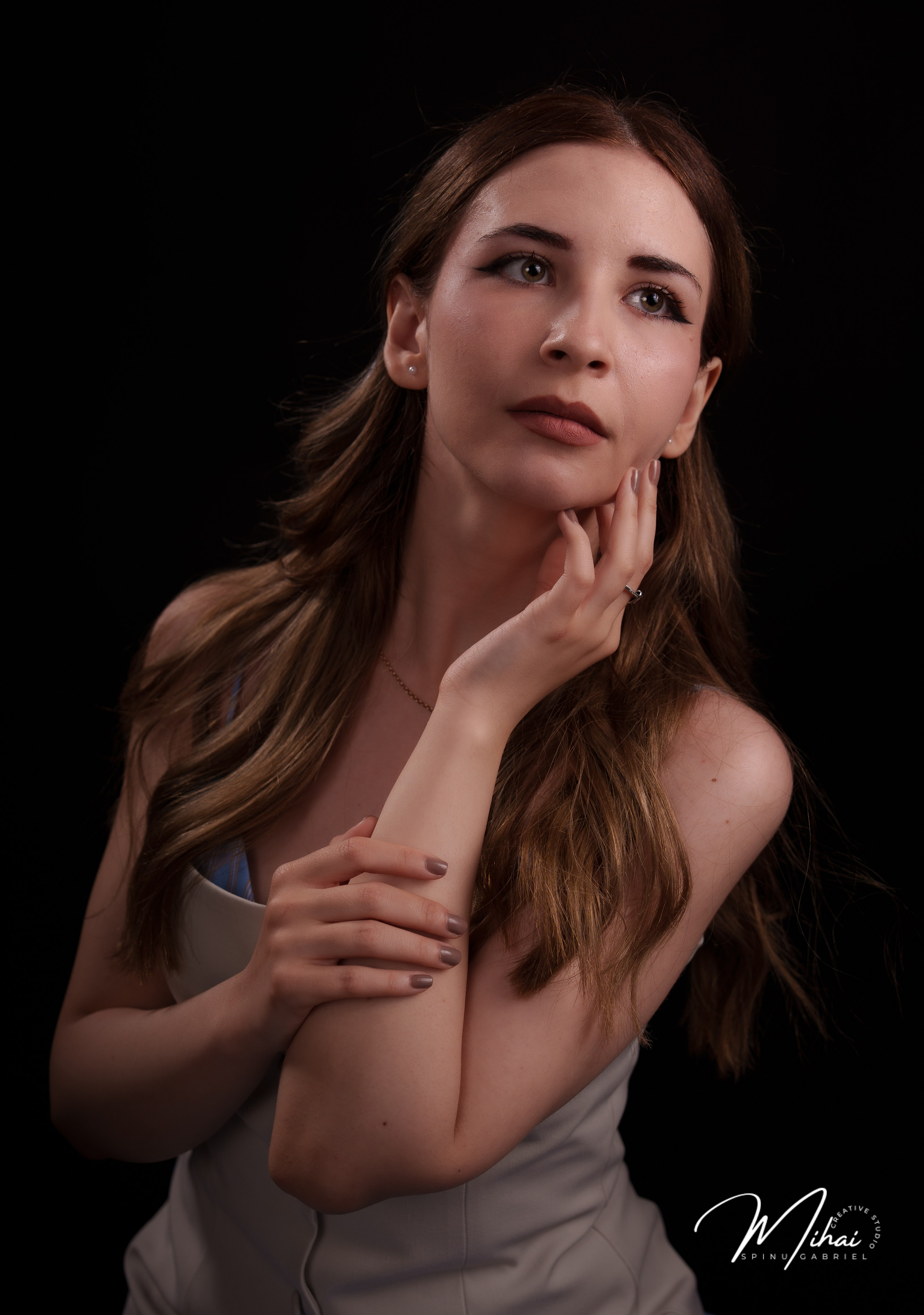 Cristiana. Foto Studio — Fotograf de evenimente, nunti, botezuri, portrete