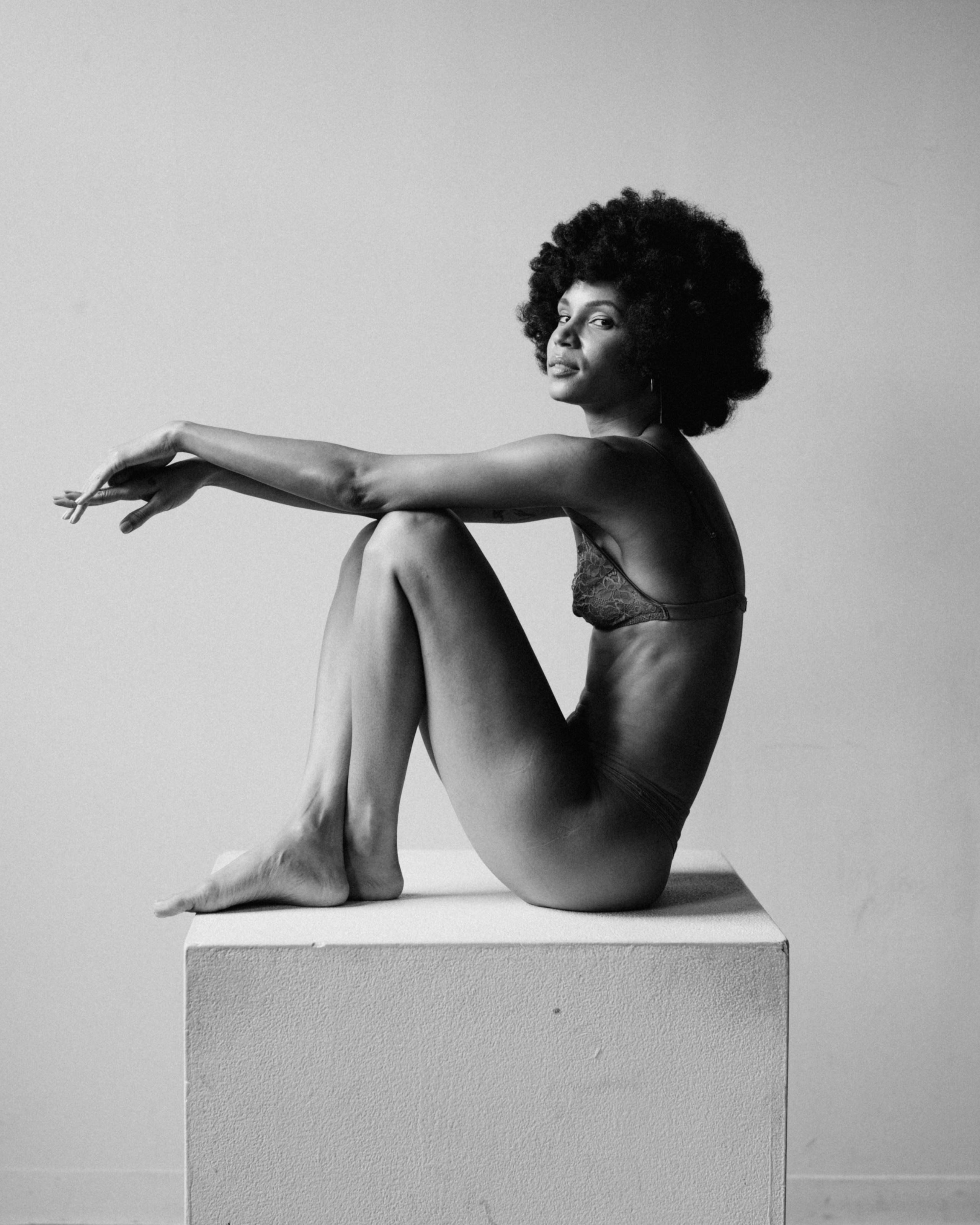 Janine Studio. Modern maternity photographer in Long Island New York