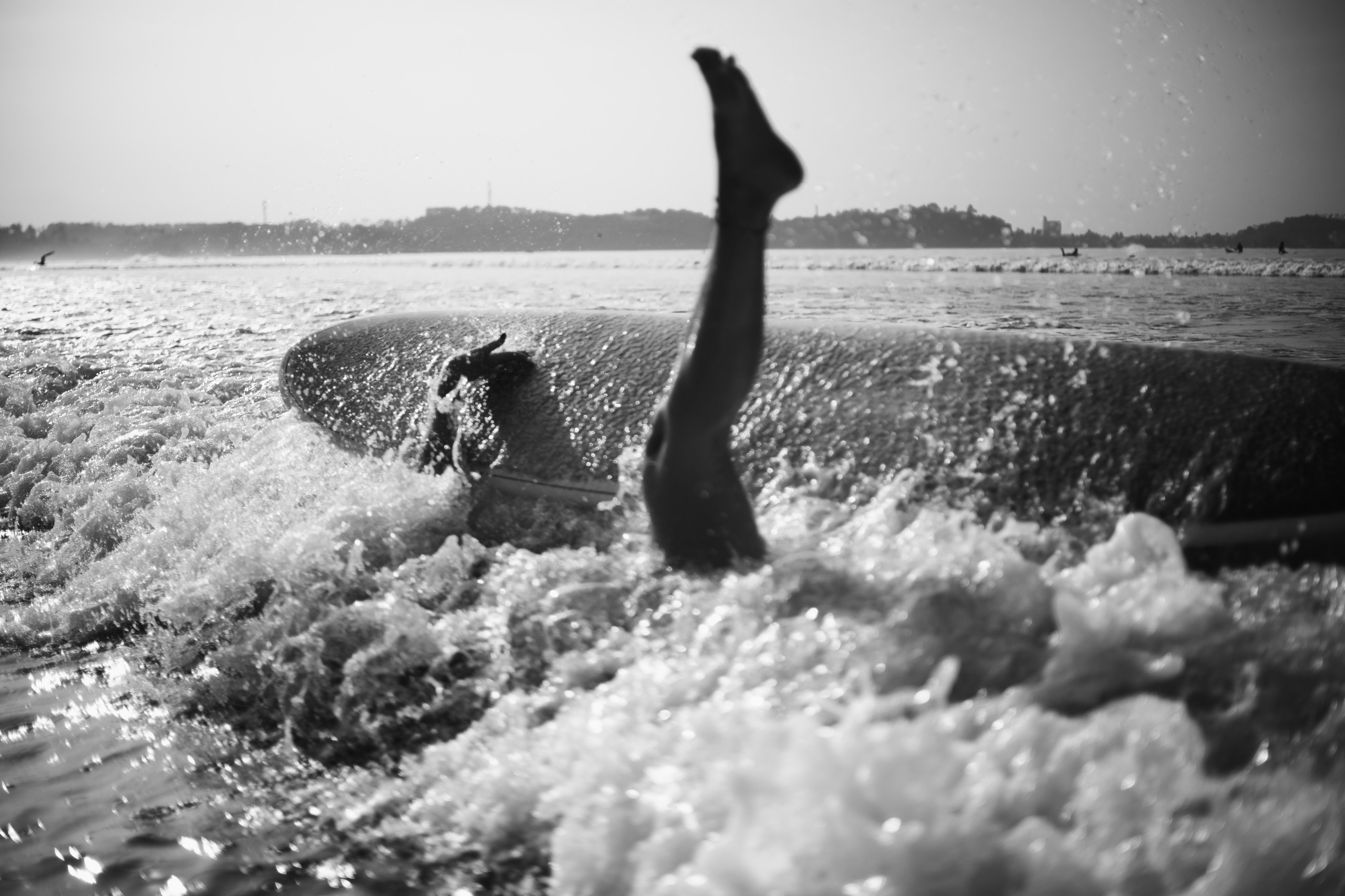 Photoshoot with a surfboard | BW