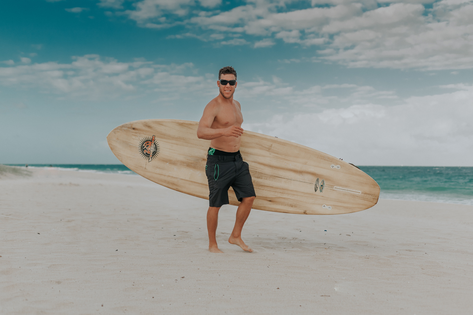 Engagement photo session with surf board. My name is Kate and I am family and wedding photographer