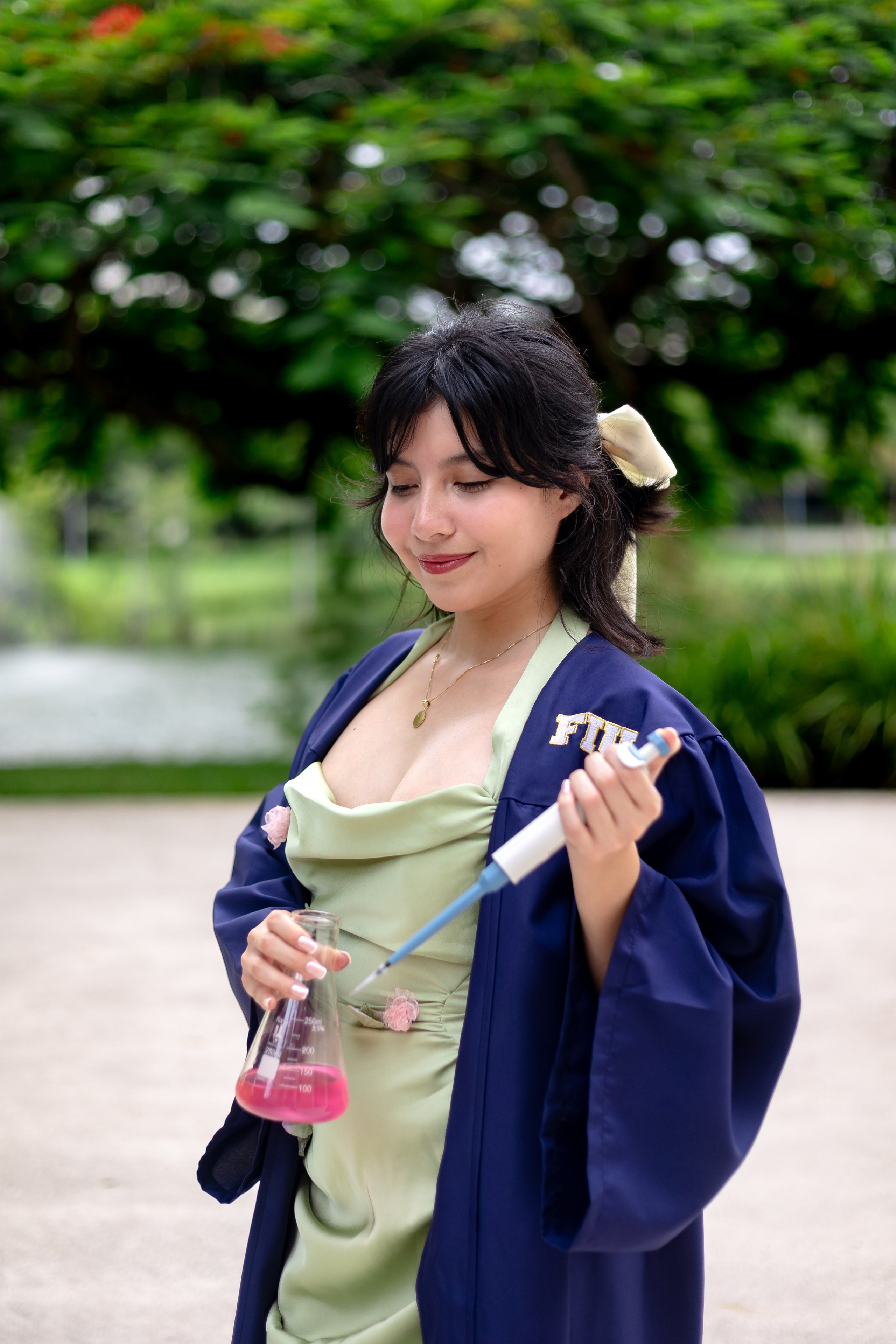 What (and Who) to Bring to Your Grad Photoshoot. Portrait and graduation photographer Marina Simanava