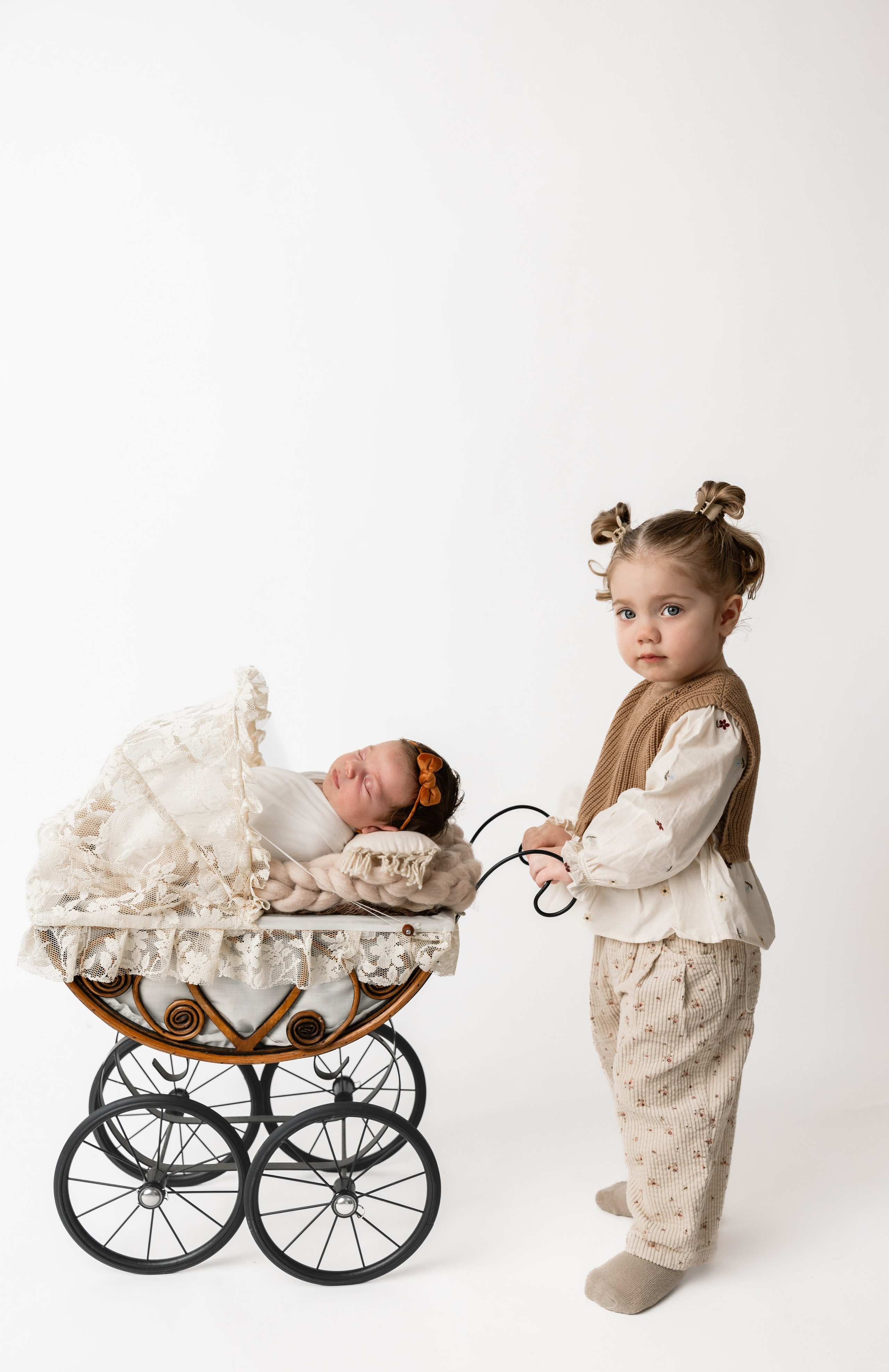 5–20 Days Newborn Photography in Toronto. Iana Banana | Toronto Maternity, Newborn & Family Photographer