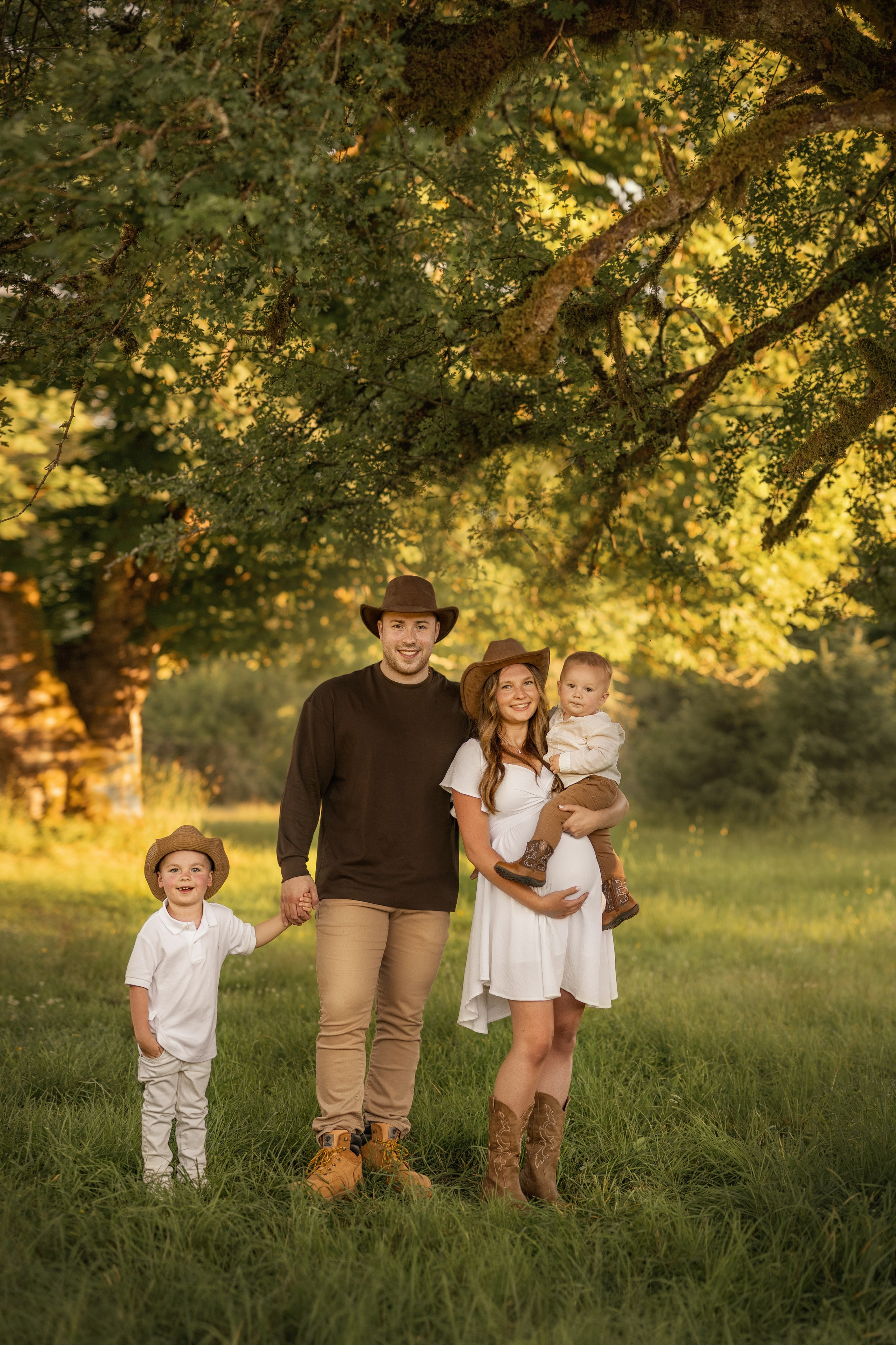 Family of Andrey & Valentina. Wedding & family photography in Seattle area. Helen Michelle photographer