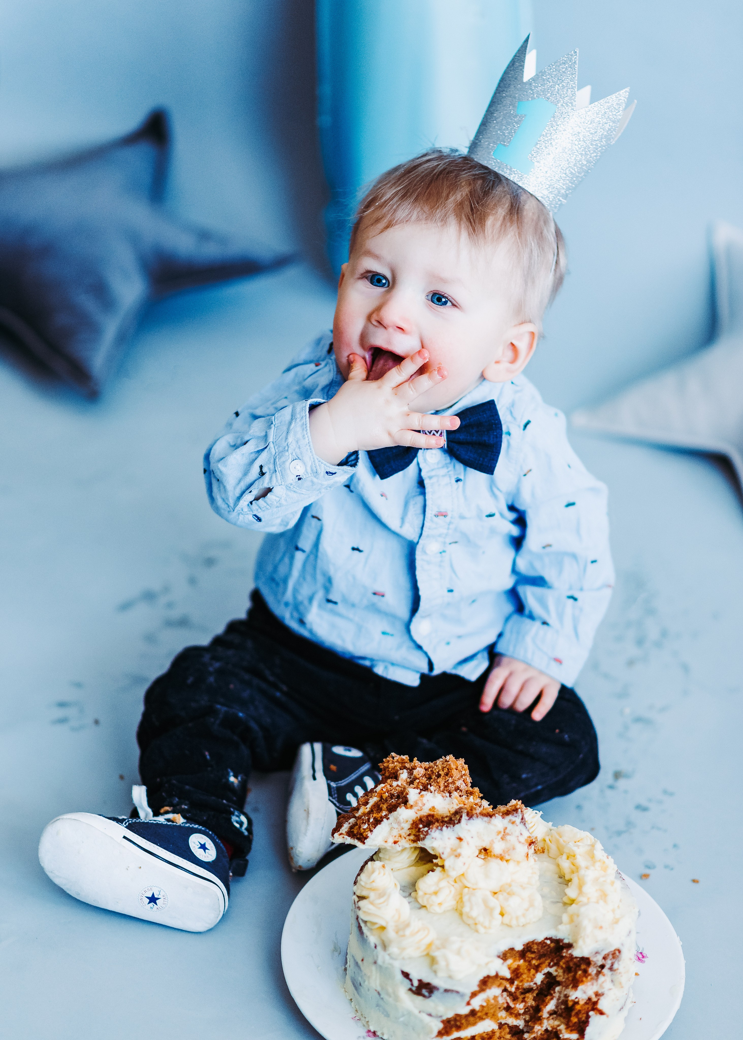 Smash the cake. Family and portrait photographer Natalja Biteniece