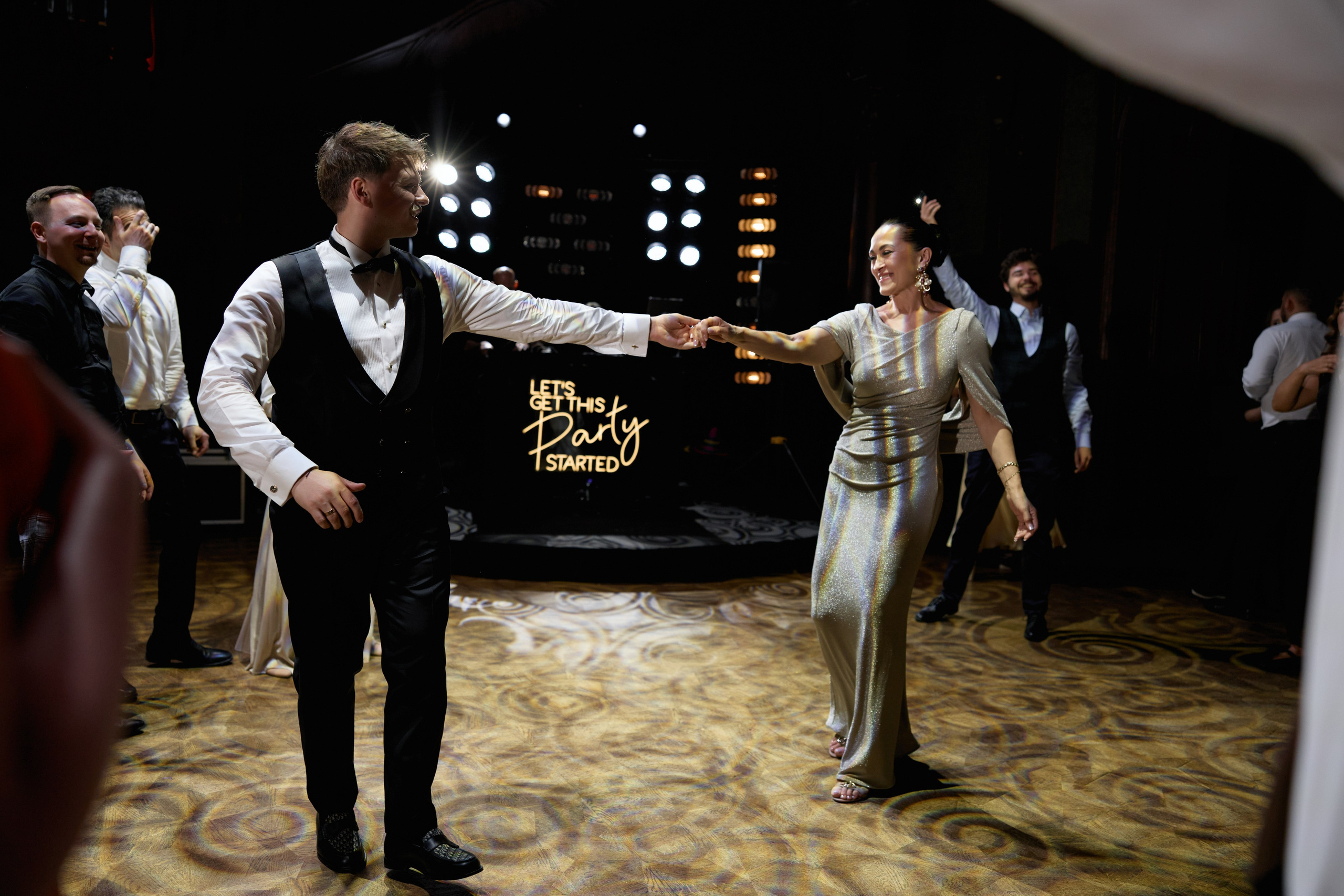 Wiktoria & Kacper. Pałac Goetz. Fotograf ślubny i rodzinny w Krakowie Yana Klymova