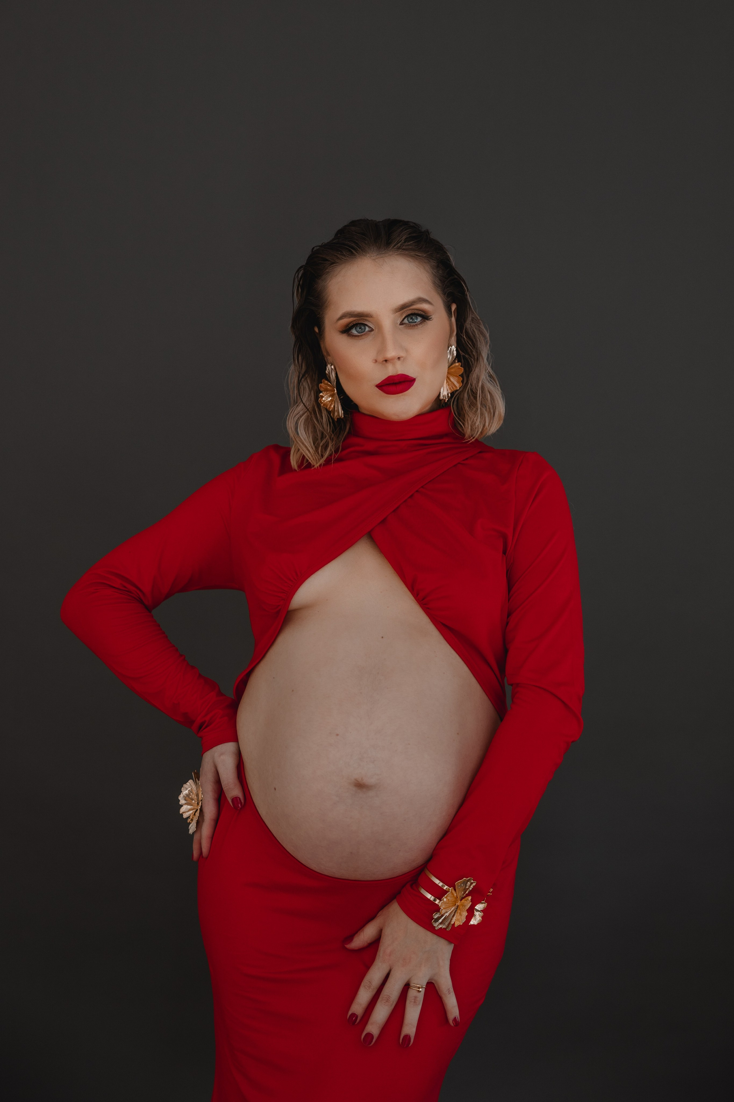 Babybauch Shooting im Fotostudio | Schwangerschaftsfotos in Bochum. Hochzeitsfotografin Bochum | Halyna Reiche Fotografie NRW