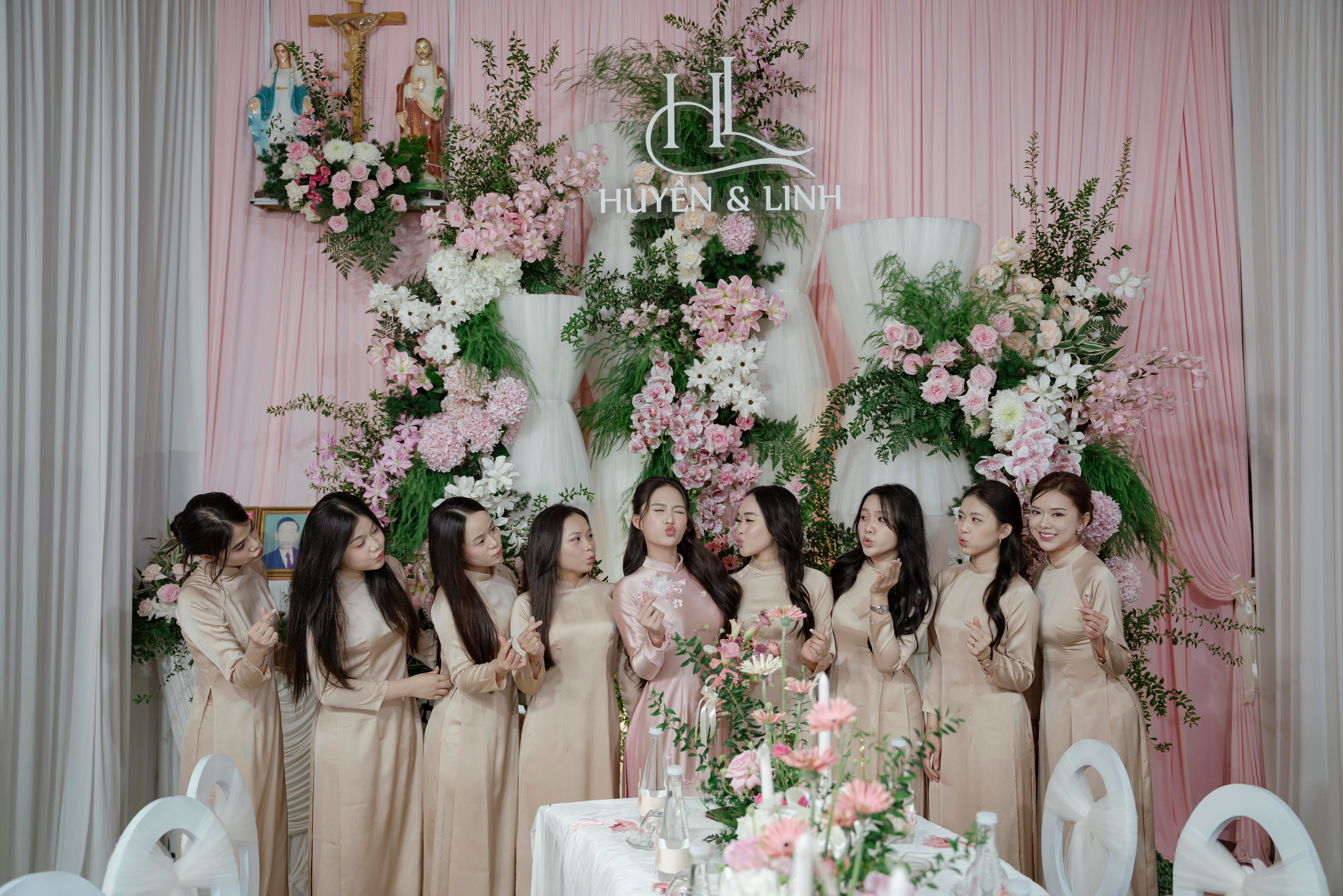 LINH & HUYEN. WEDDING PHOTOGRAPHER IN VIETNAM