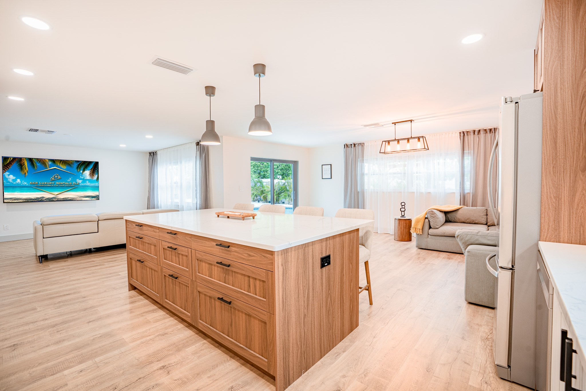Airbnb: Real Estate 01. Welcome to my video and photo world!