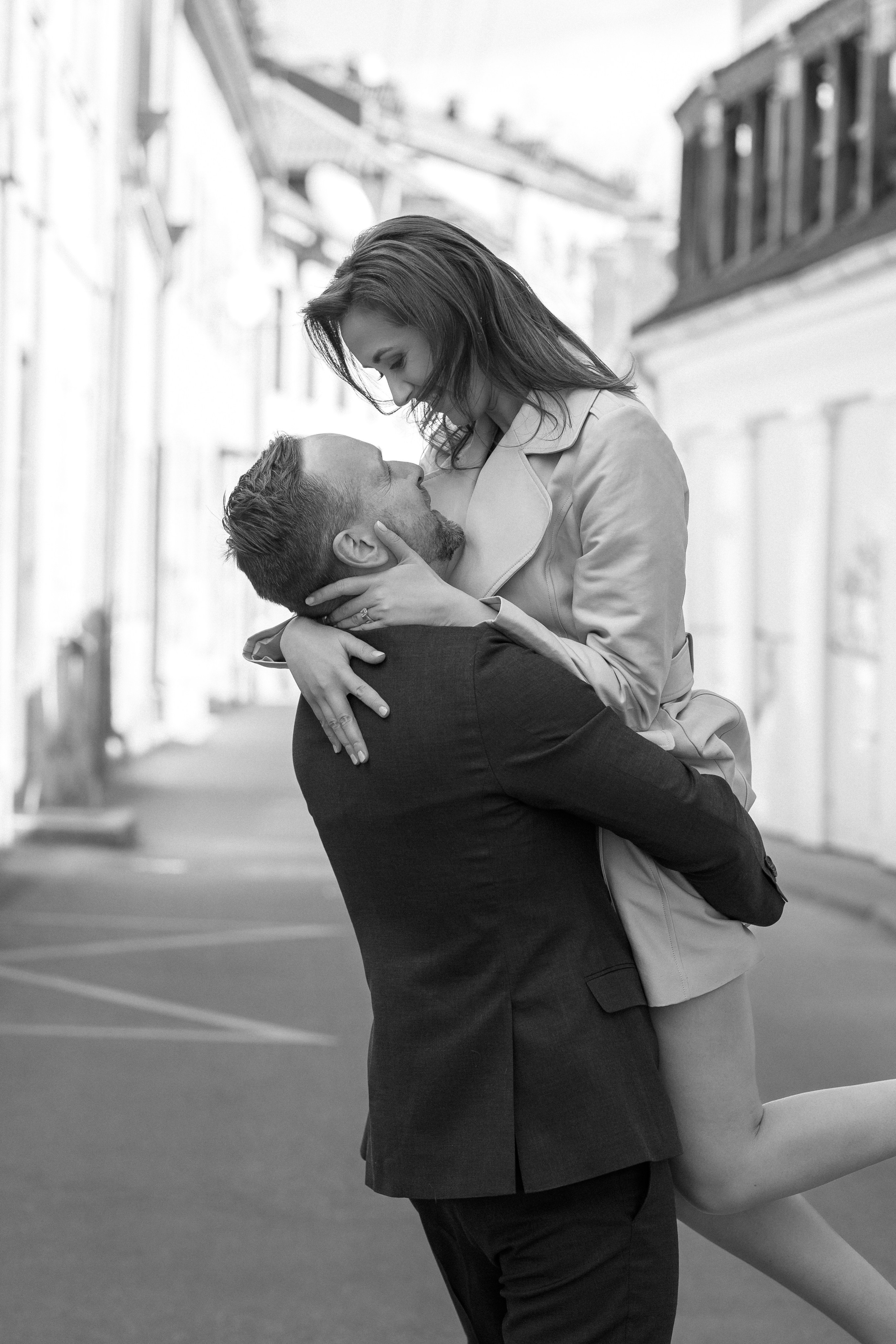 Monika ir Vytautas — miestu alsuojanti trumpa jaunųjų fotosesija Kaune