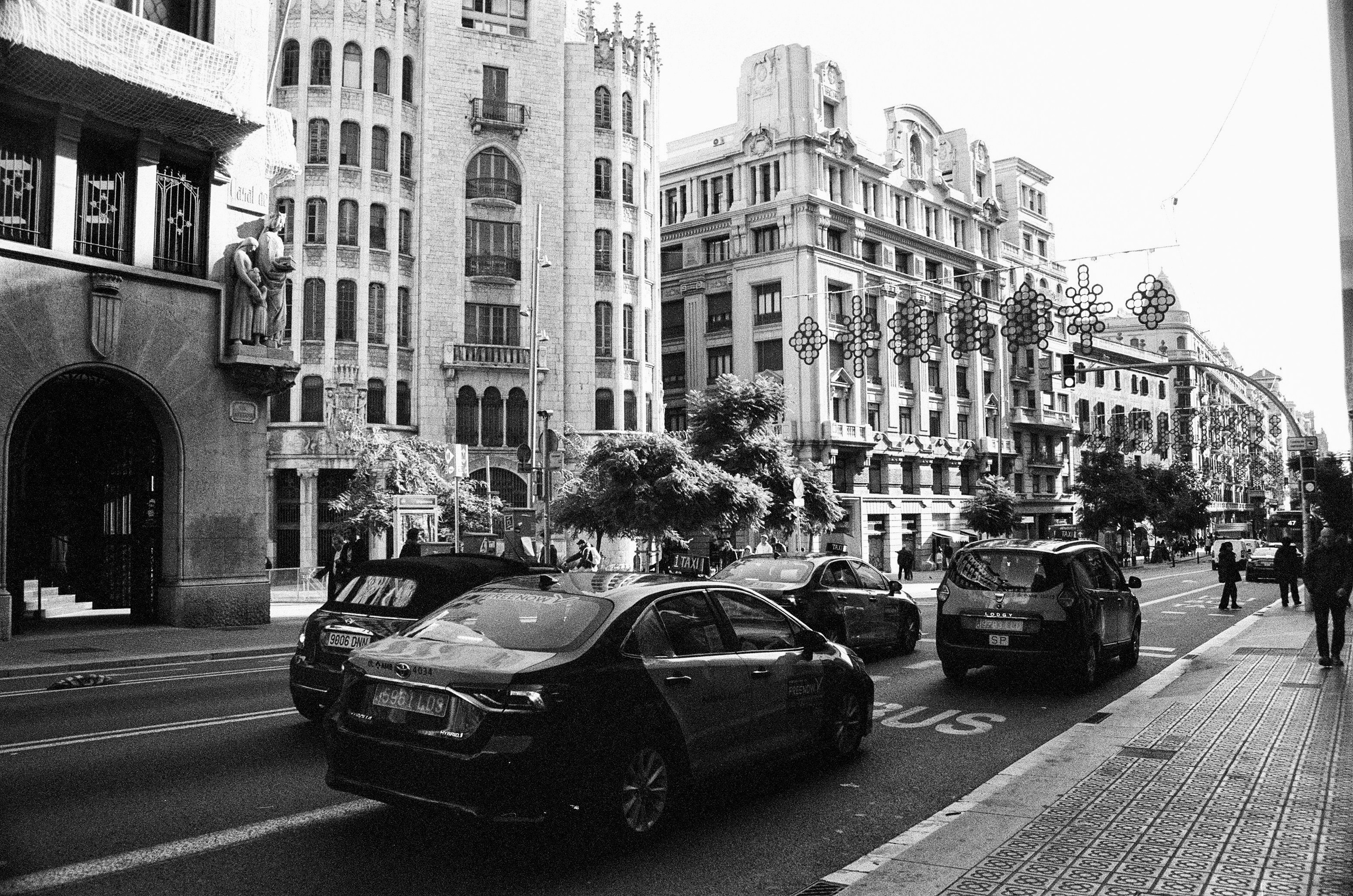 Barcelona — Light, Rhythm and Architecture. Wedding Stories — Professional Wedding Photography & Videography in Germany, Italy, Spain & all across Europe