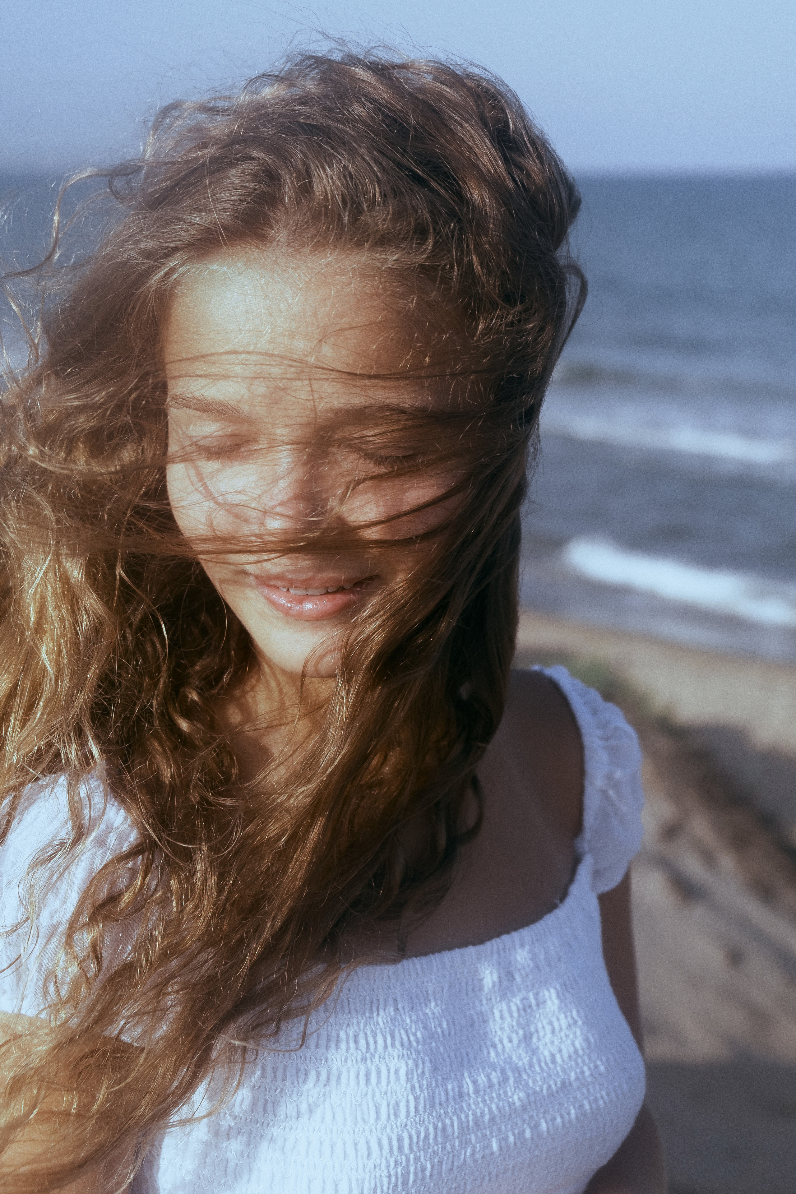 Gentle photo session in the dunes by the sea