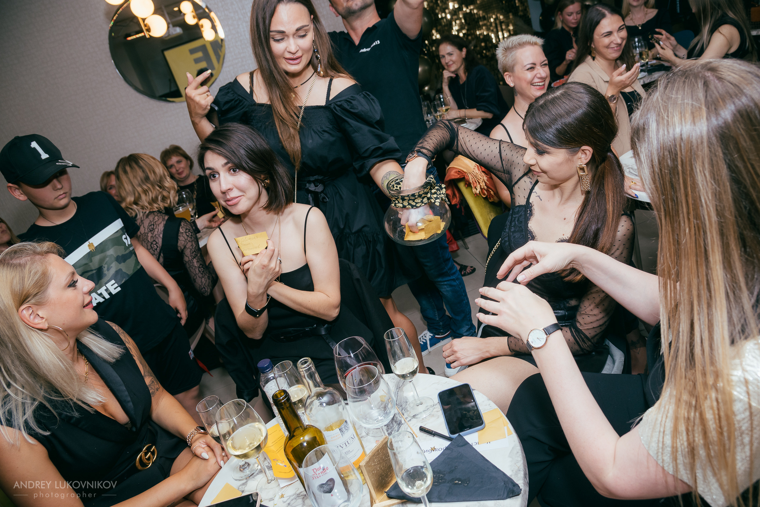 Fiesta privada en un club de mujeres en Torrevieja | Fotógrafo de reportajes en España, Andrey Lukovnikov