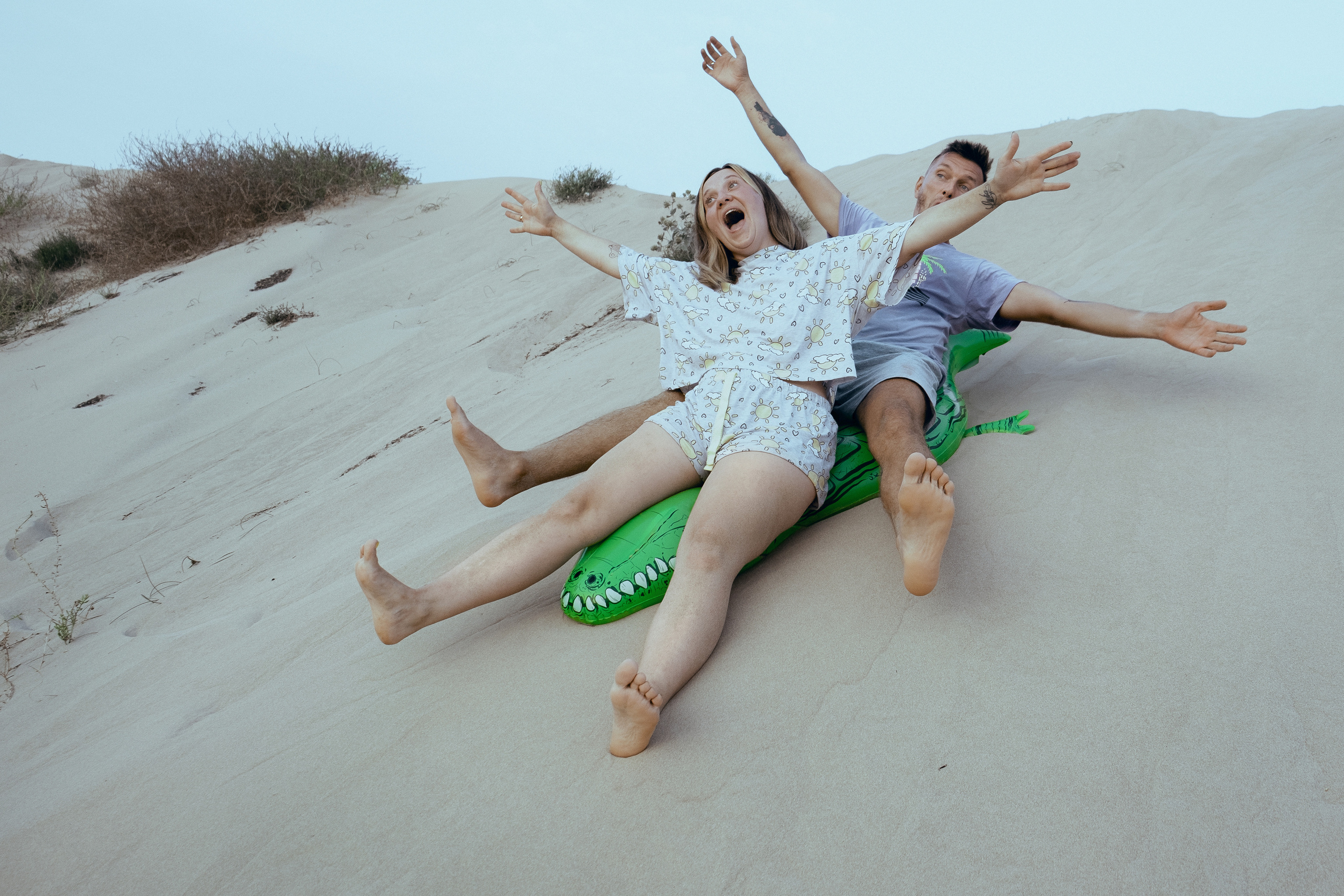 Crazy love story on the beach with an inflatable crocodile