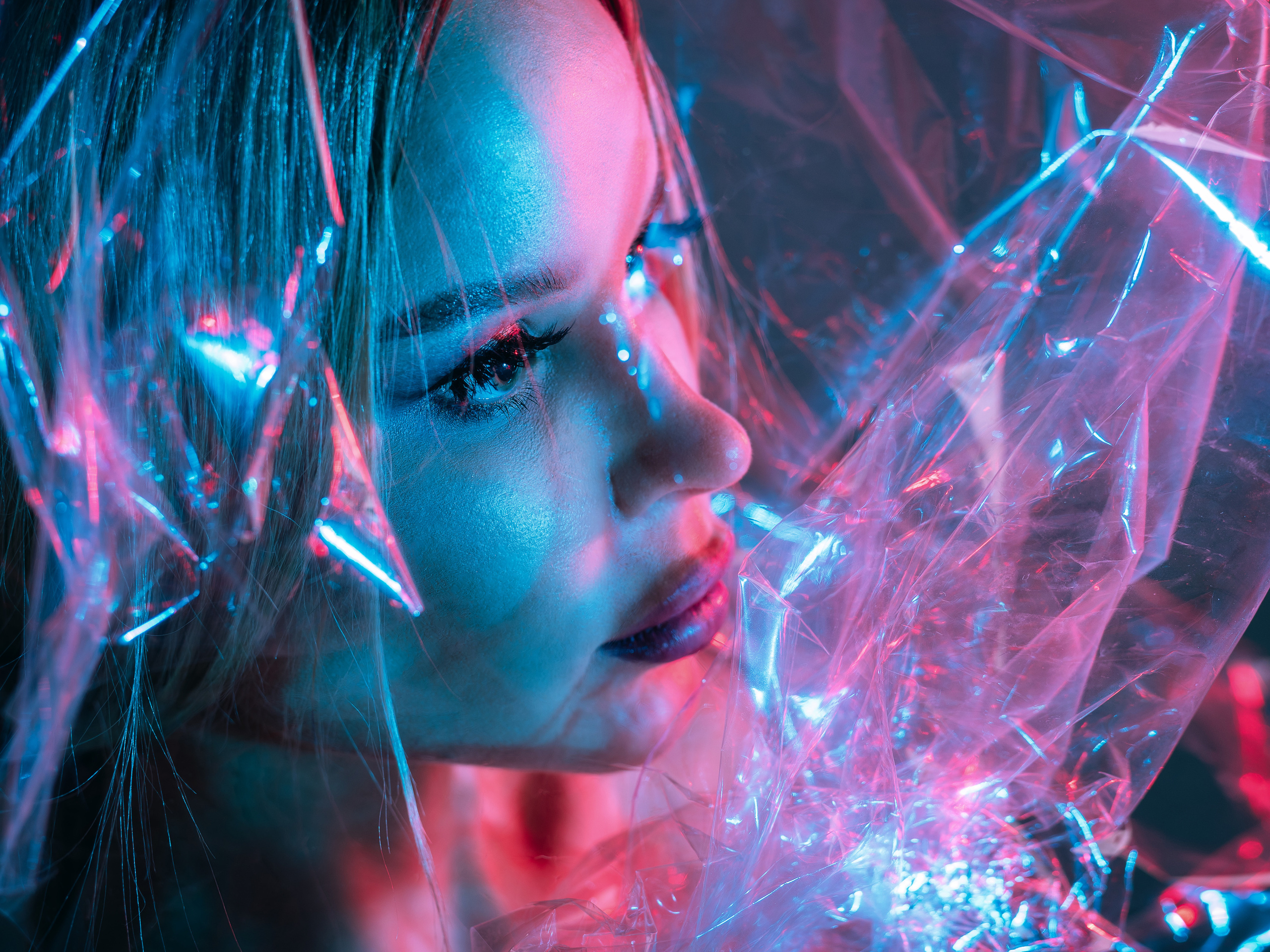 Студийная фотосессия в полиэтиленовой пленке