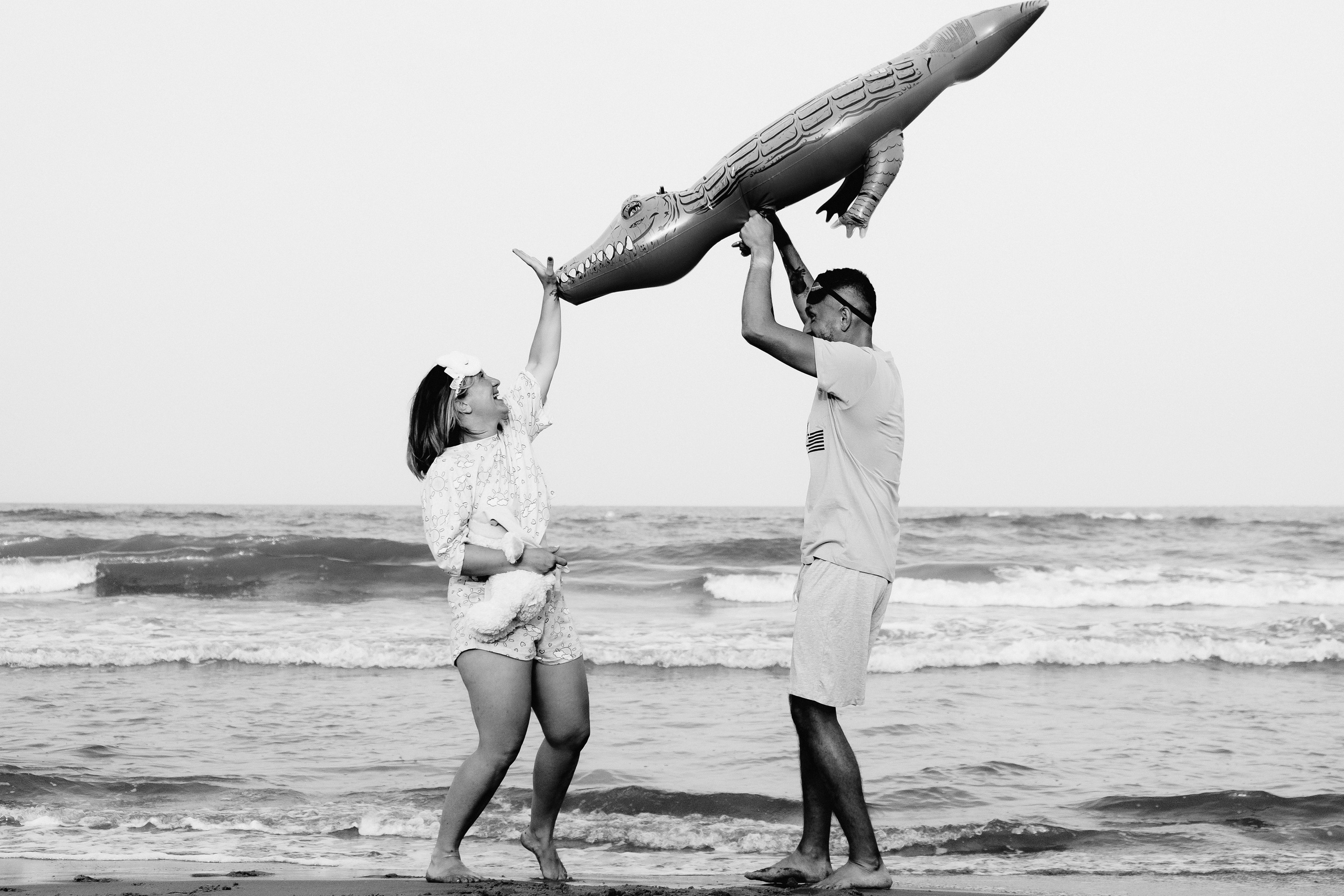 Crazy love story on the beach with an inflatable crocodile