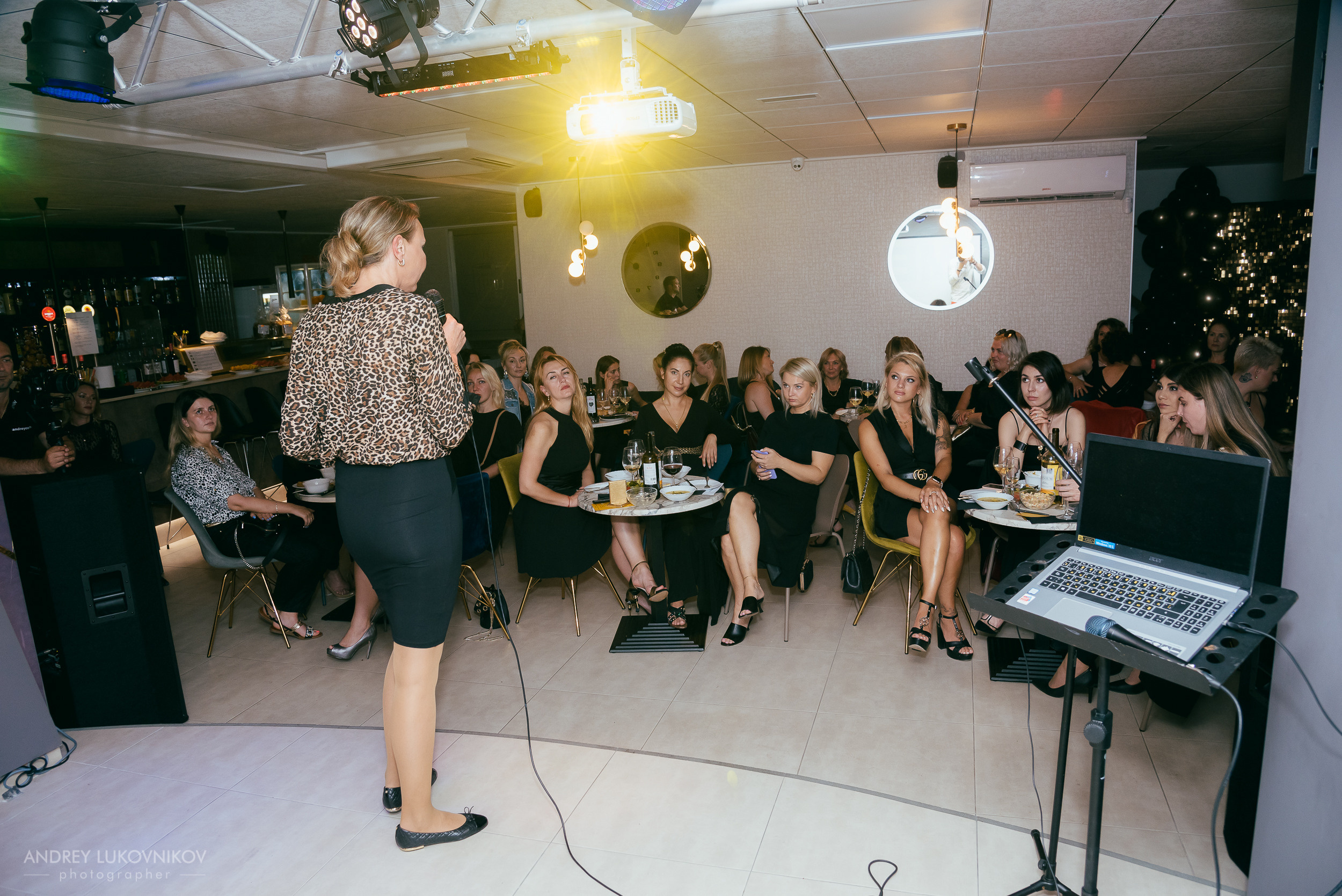 Fiesta privada en un club de mujeres en Torrevieja | Fotógrafo de reportajes en España, Andrey Lukovnikov