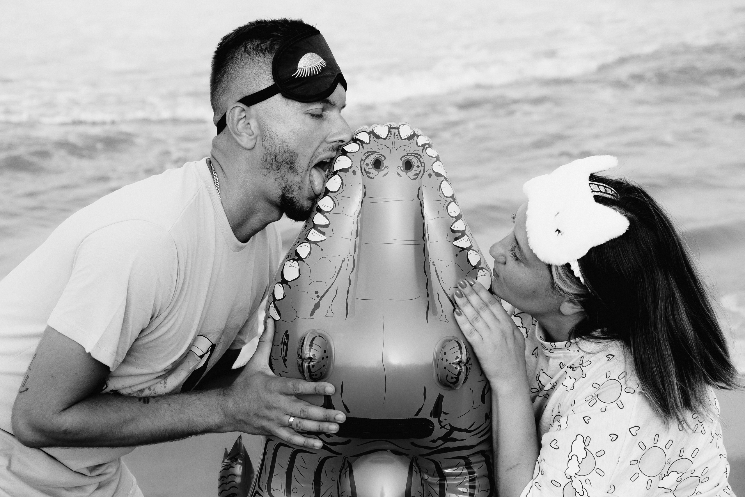 Crazy love story on the beach with an inflatable crocodile