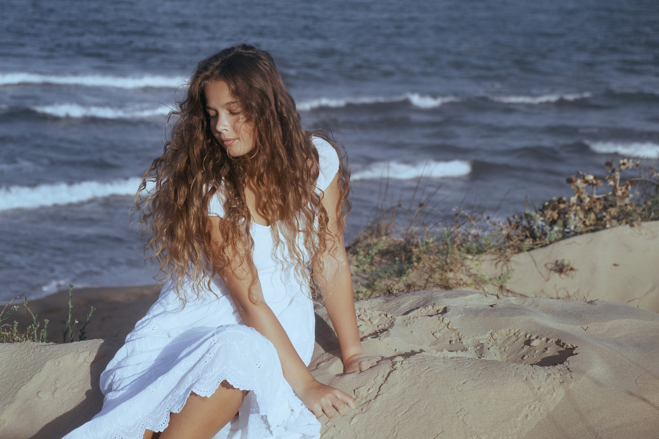 Gentle photo session in the dunes by the sea