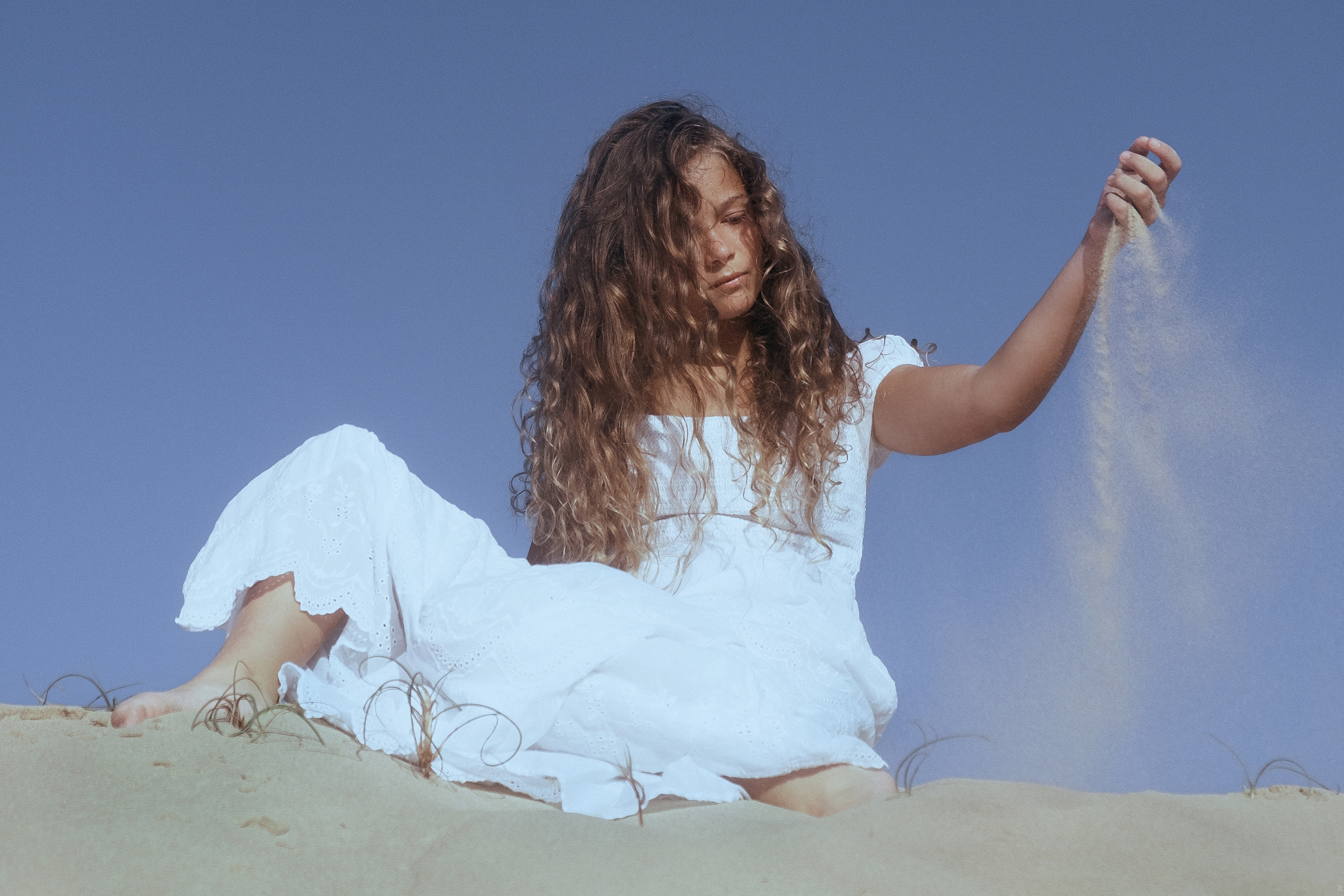 Gentle photo session in the dunes by the sea