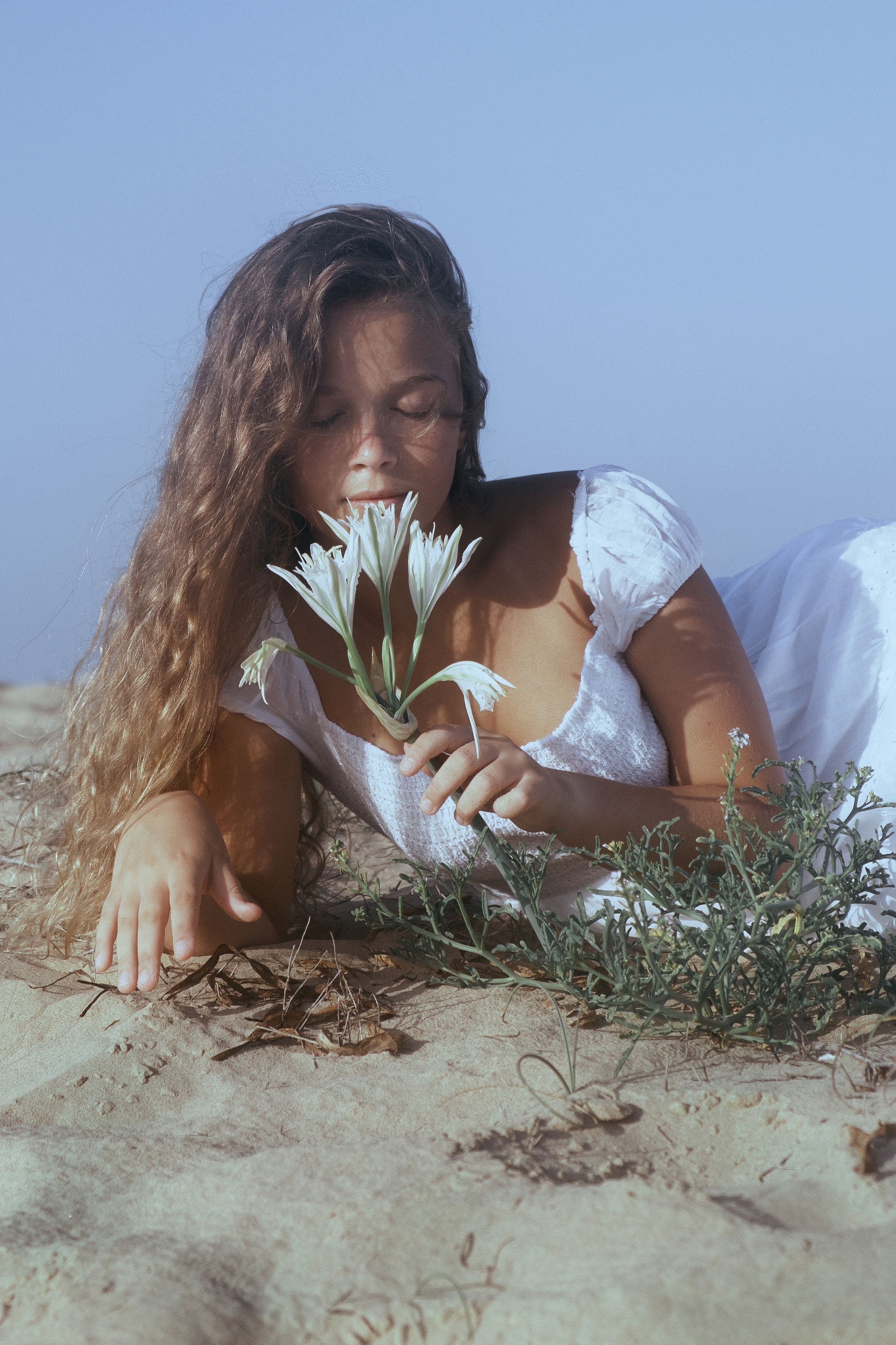 Gentle photo session in the dunes by the sea