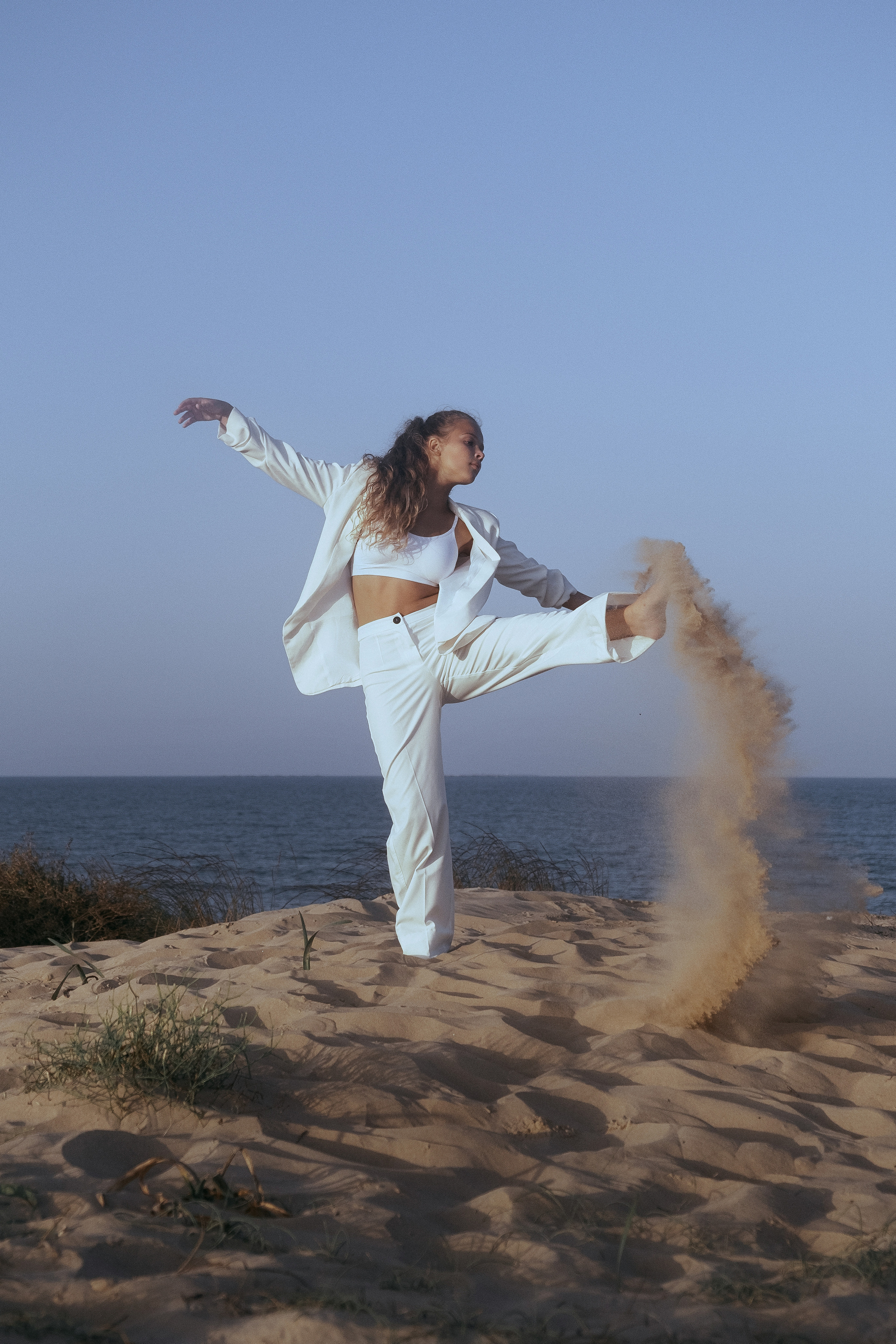 Gentle photo session in the dunes by the sea