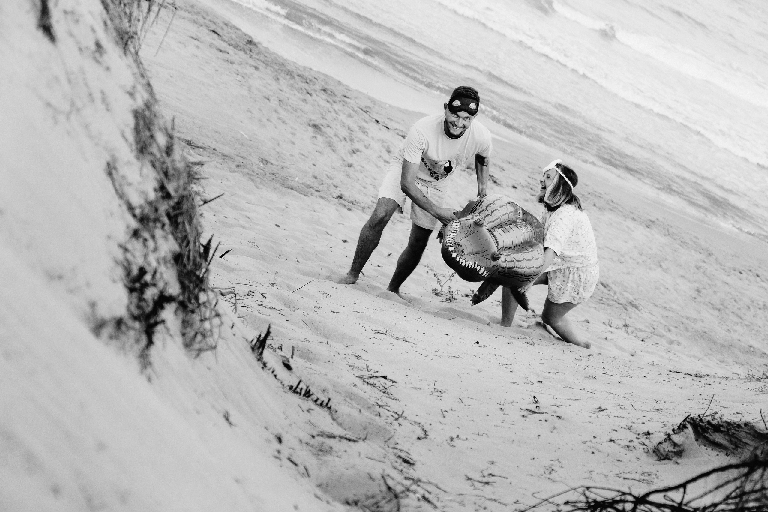Crazy love story on the beach with an inflatable crocodile