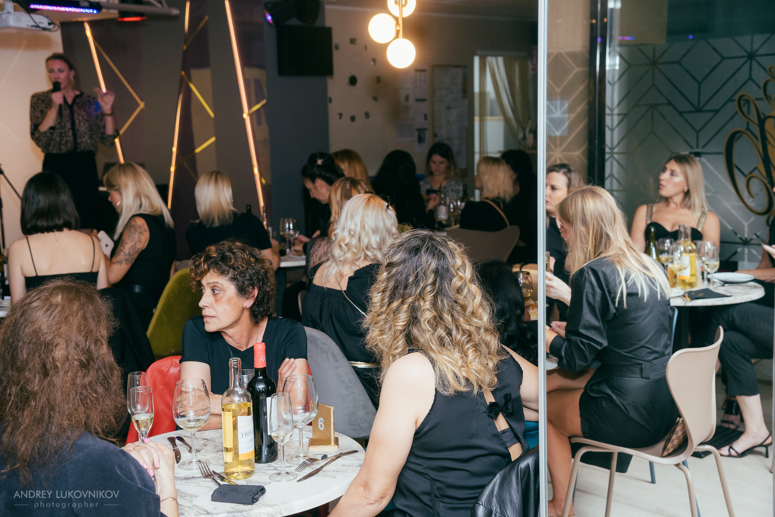 Fiesta privada en un club de mujeres en Torrevieja | Fotógrafo de reportajes en España, Andrey Lukovnikov