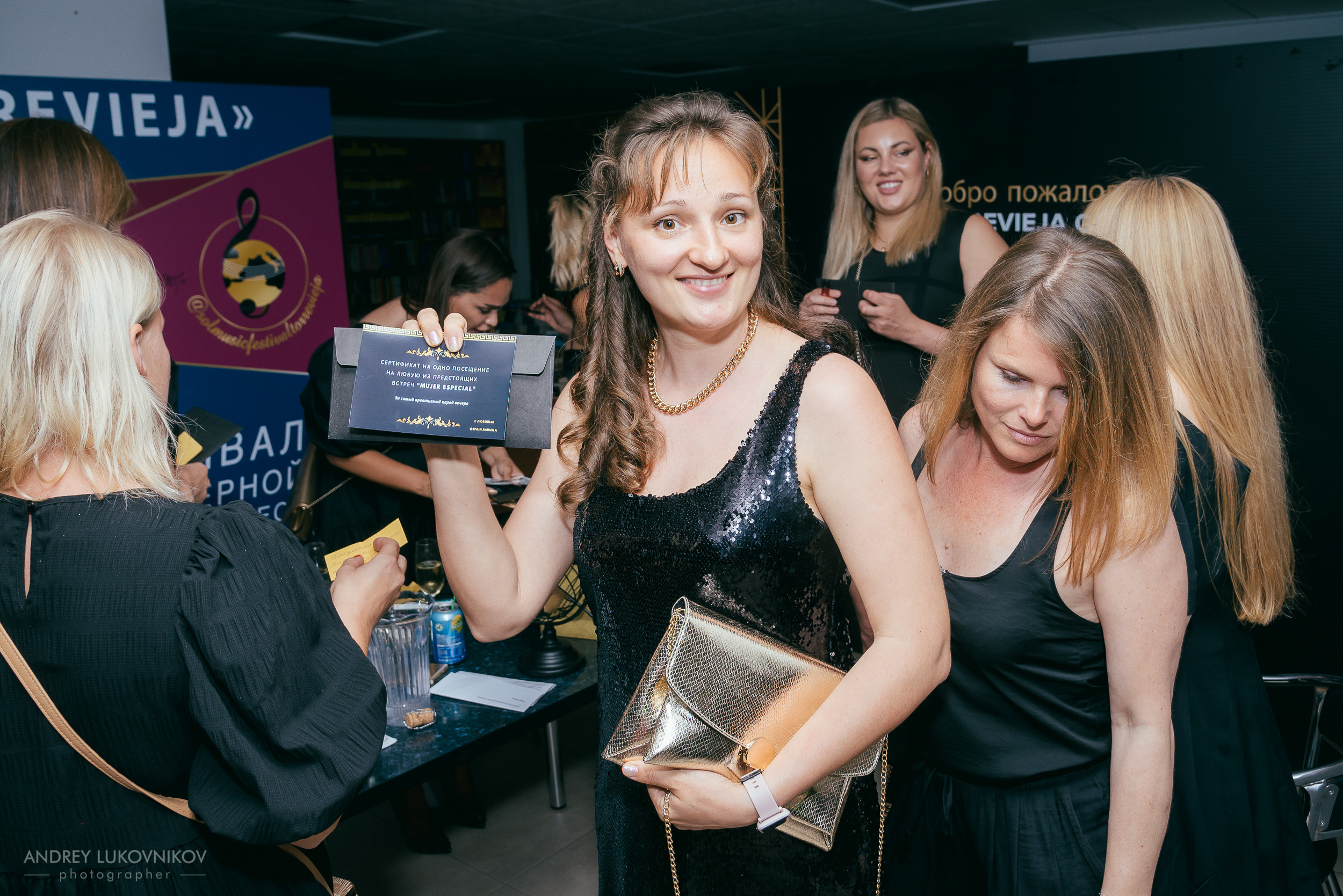 Fiesta privada en un club de mujeres en Torrevieja | Fotógrafo de reportajes en España, Andrey Lukovnikov