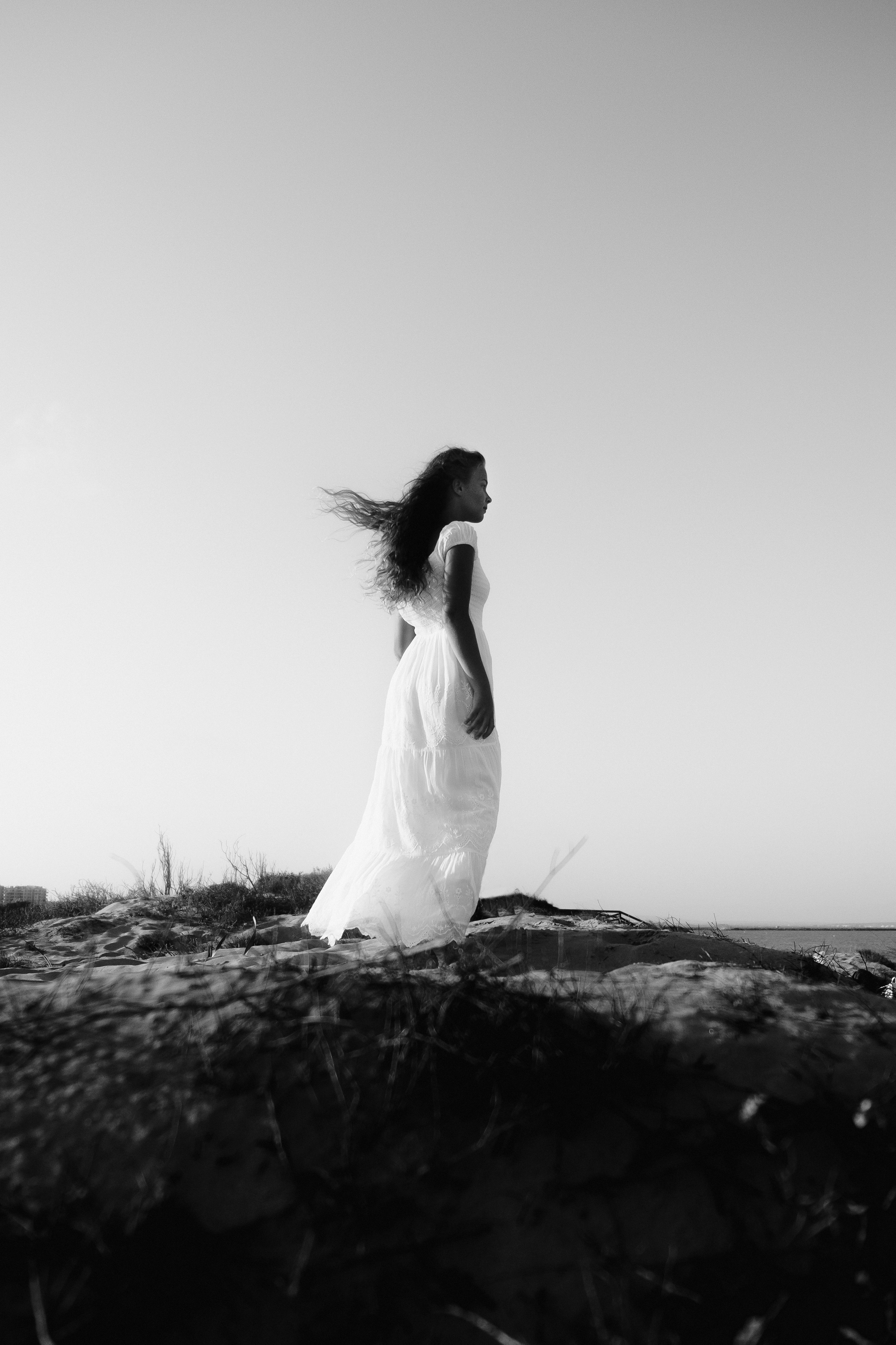 Gentle photo session in the dunes by the sea