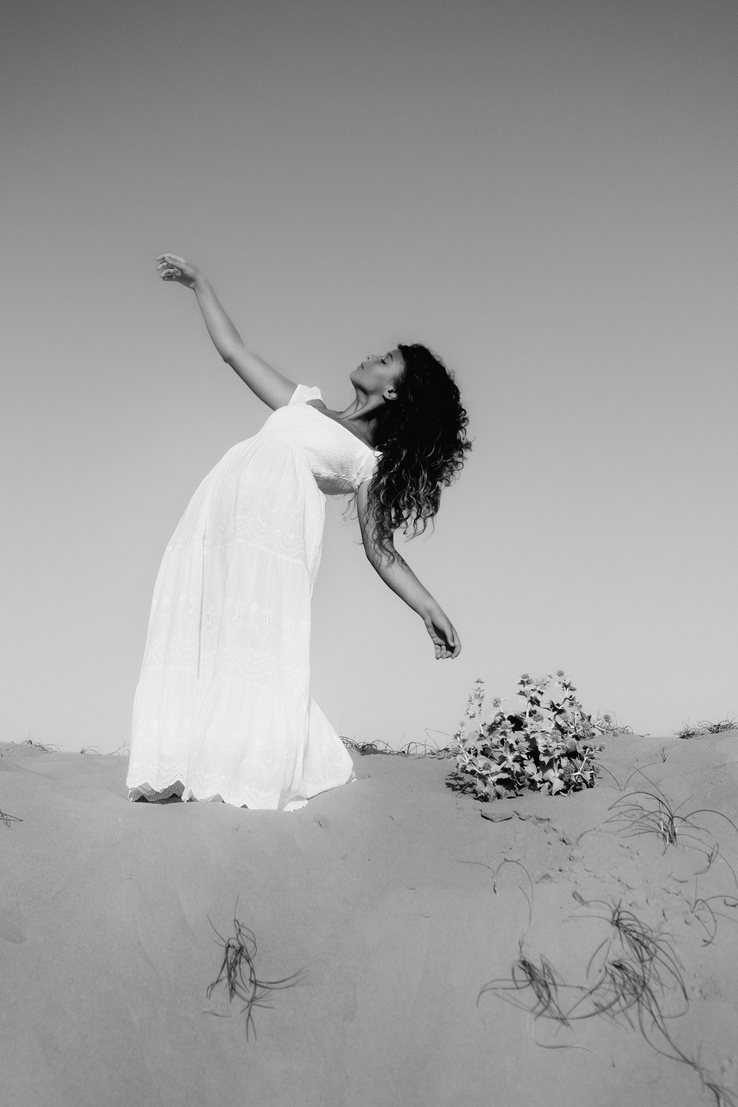 Gentle photo session in the dunes by the sea