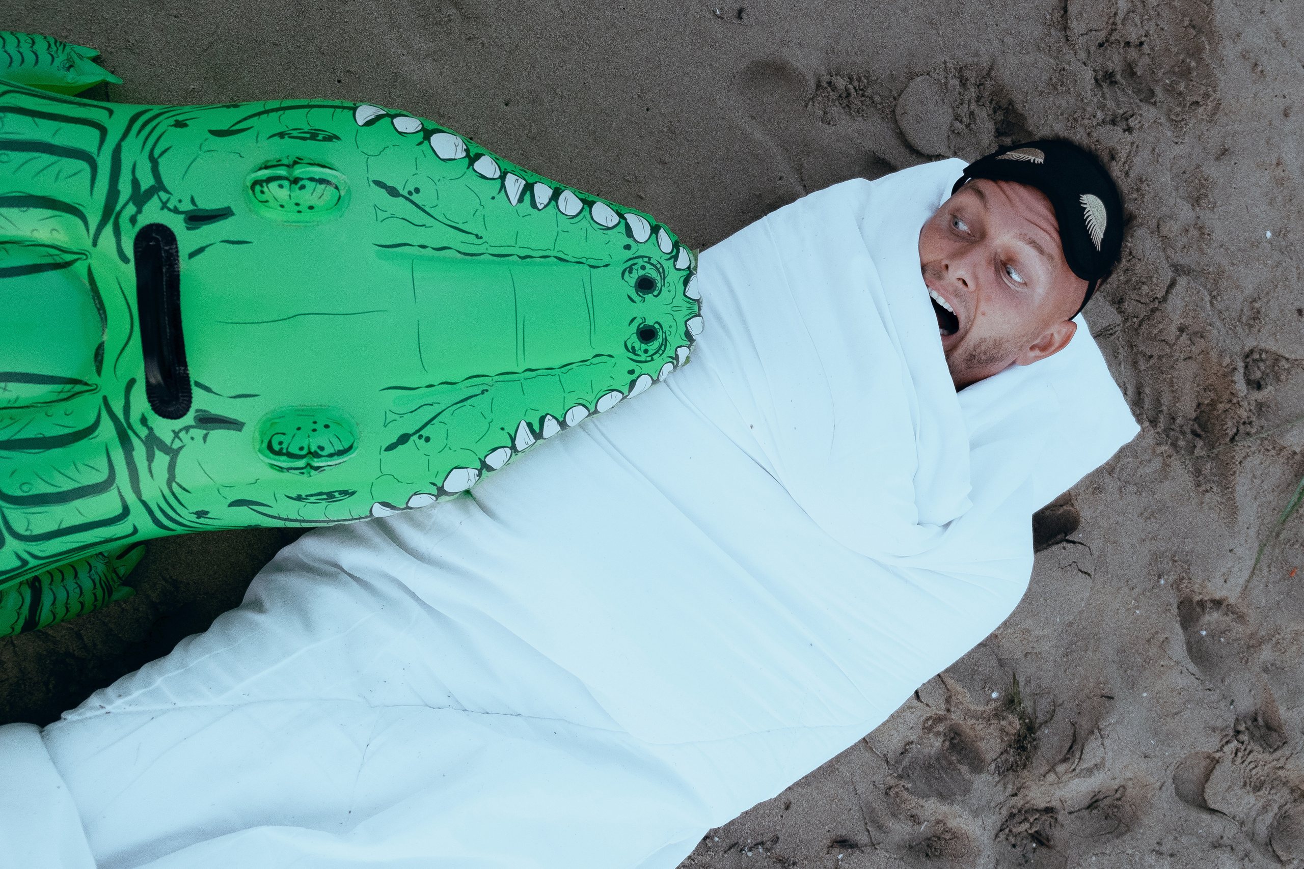 Crazy love story on the beach with an inflatable crocodile