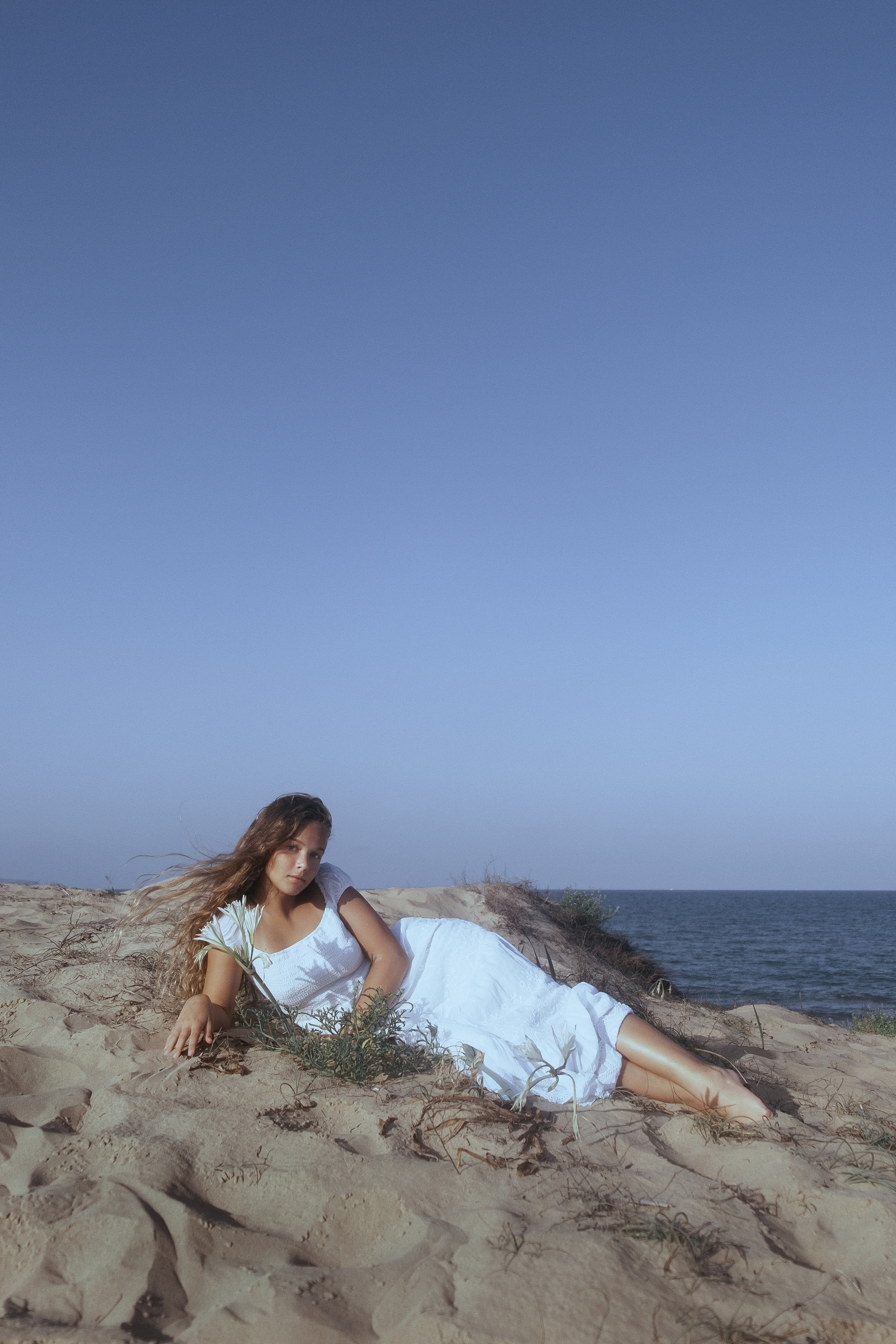 Gentle photo session in the dunes by the sea
