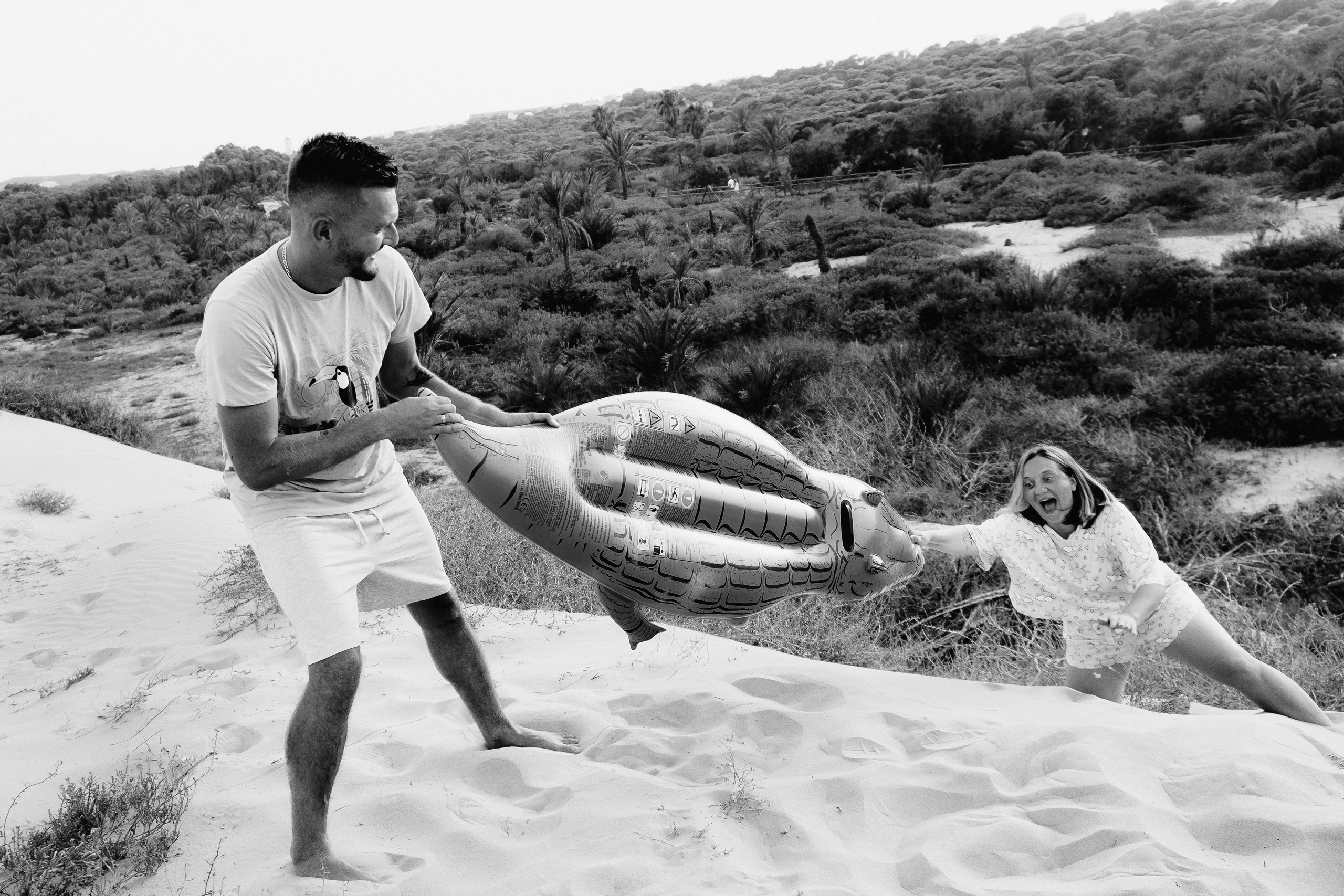 Crazy love story on the beach with an inflatable crocodile