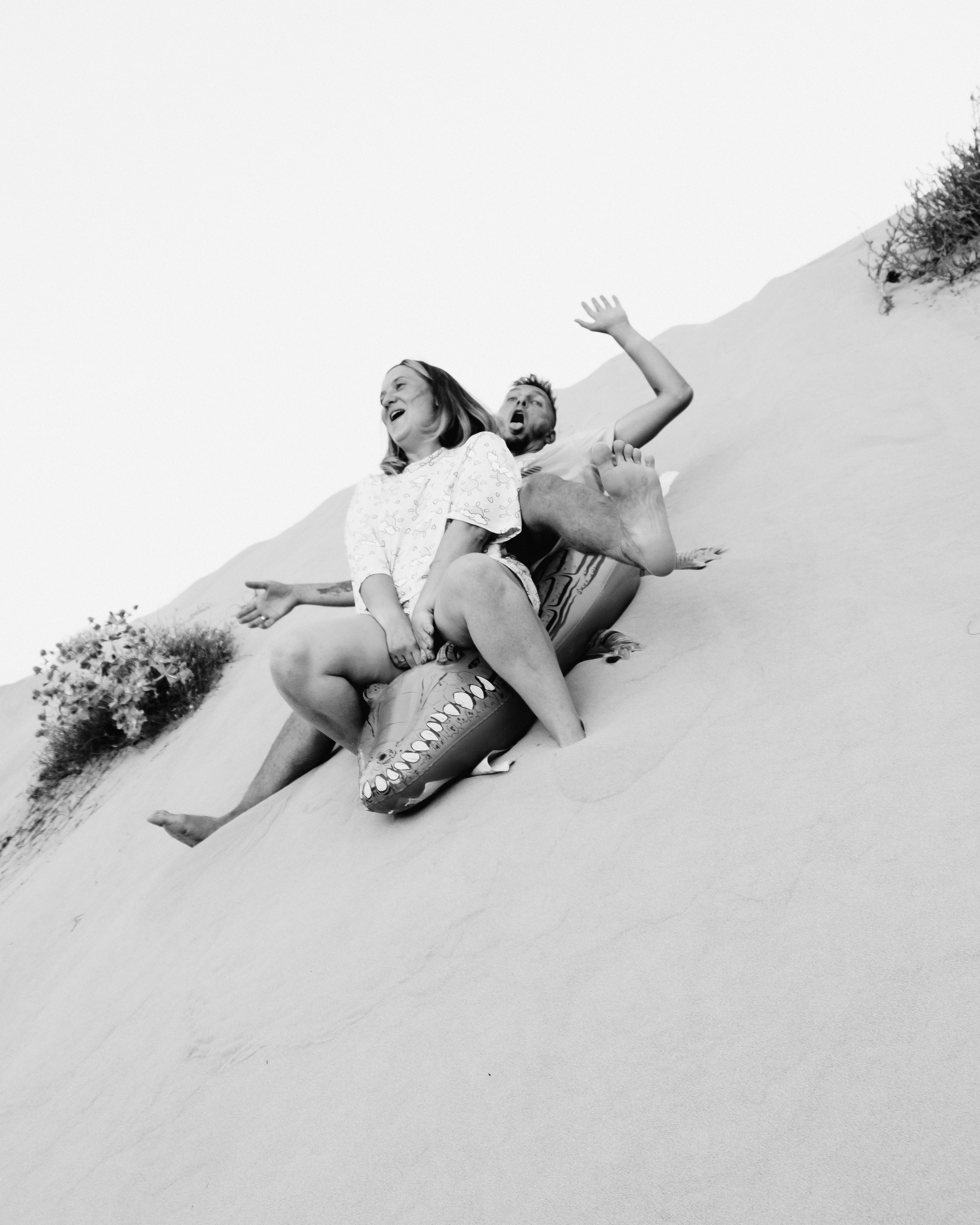 Crazy love story on the beach with an inflatable crocodile