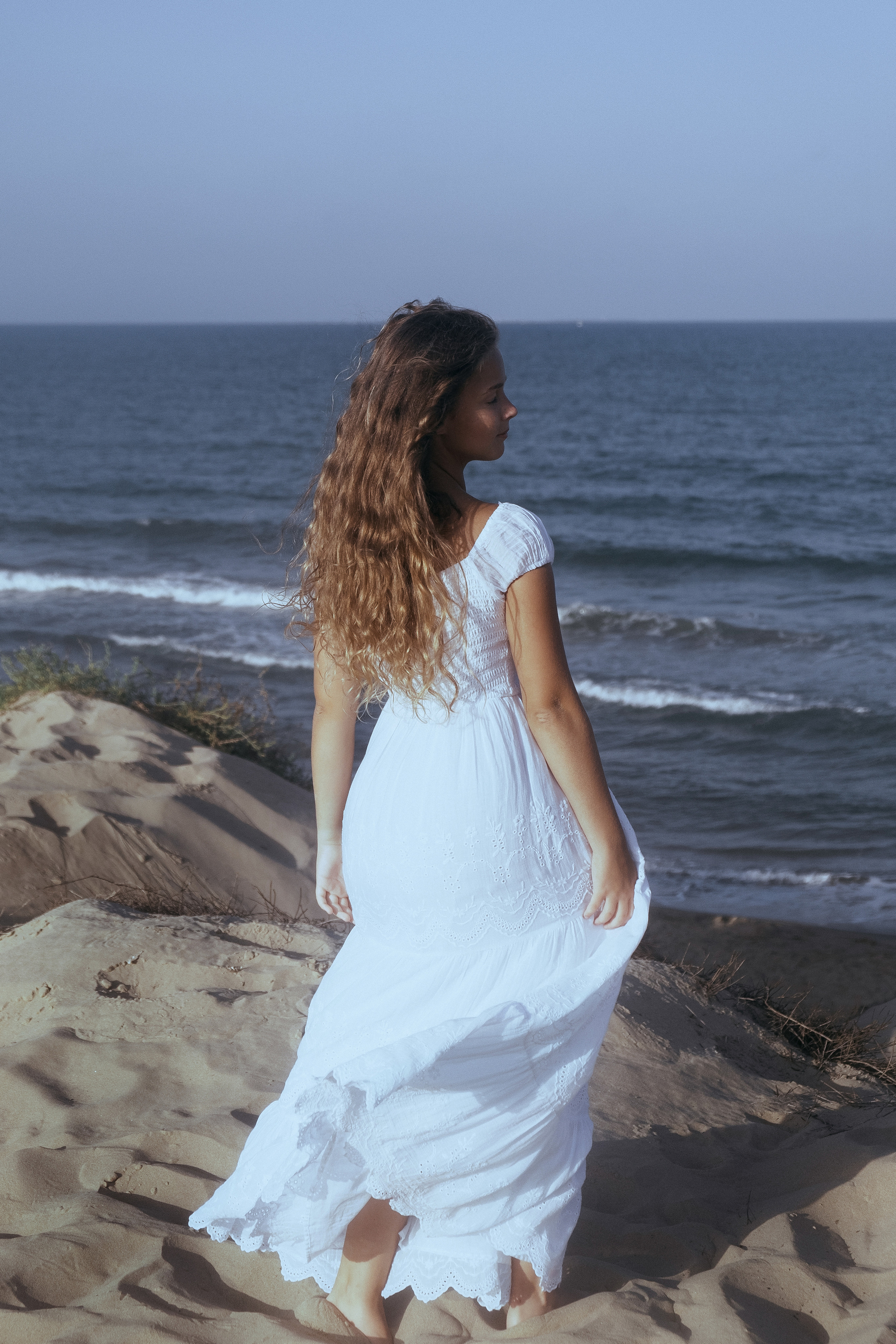Gentle photo session in the dunes by the sea