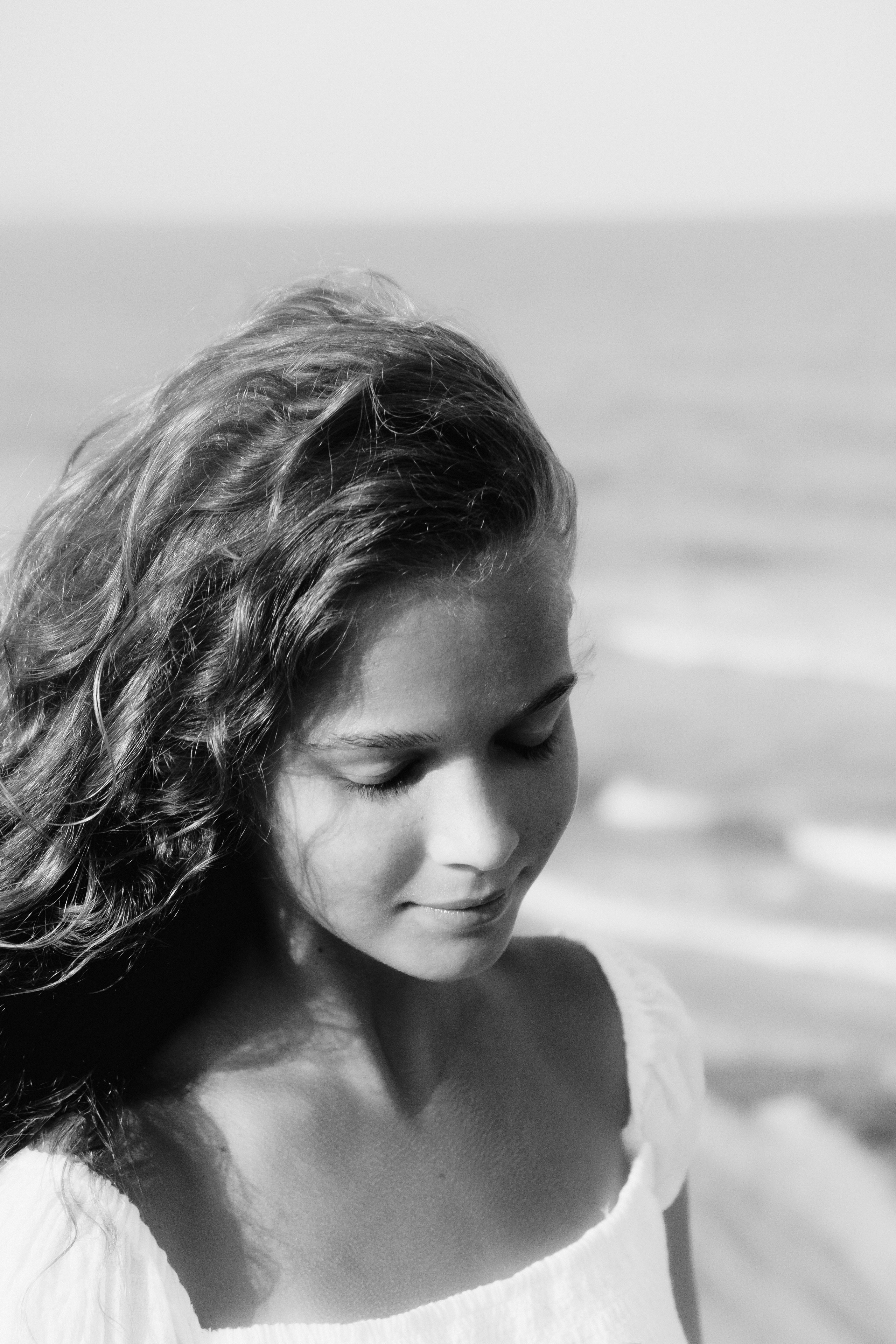 Gentle photo session in the dunes by the sea