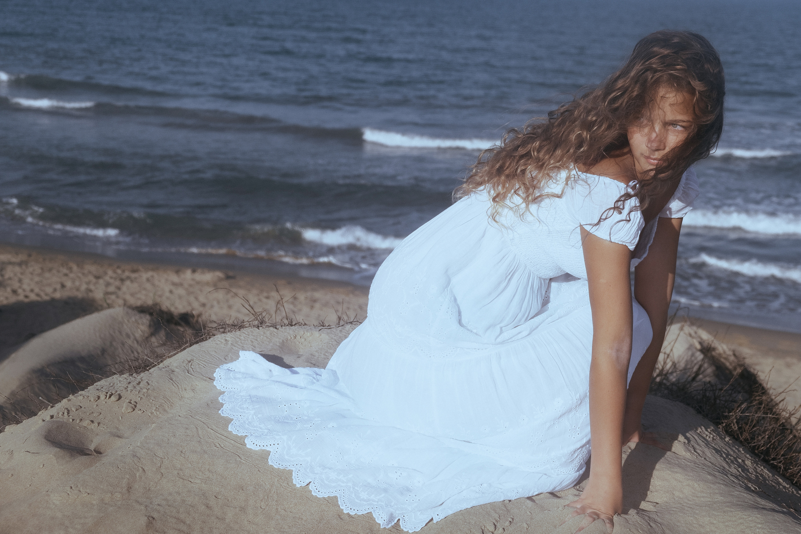 Gentle photo session in the dunes by the sea