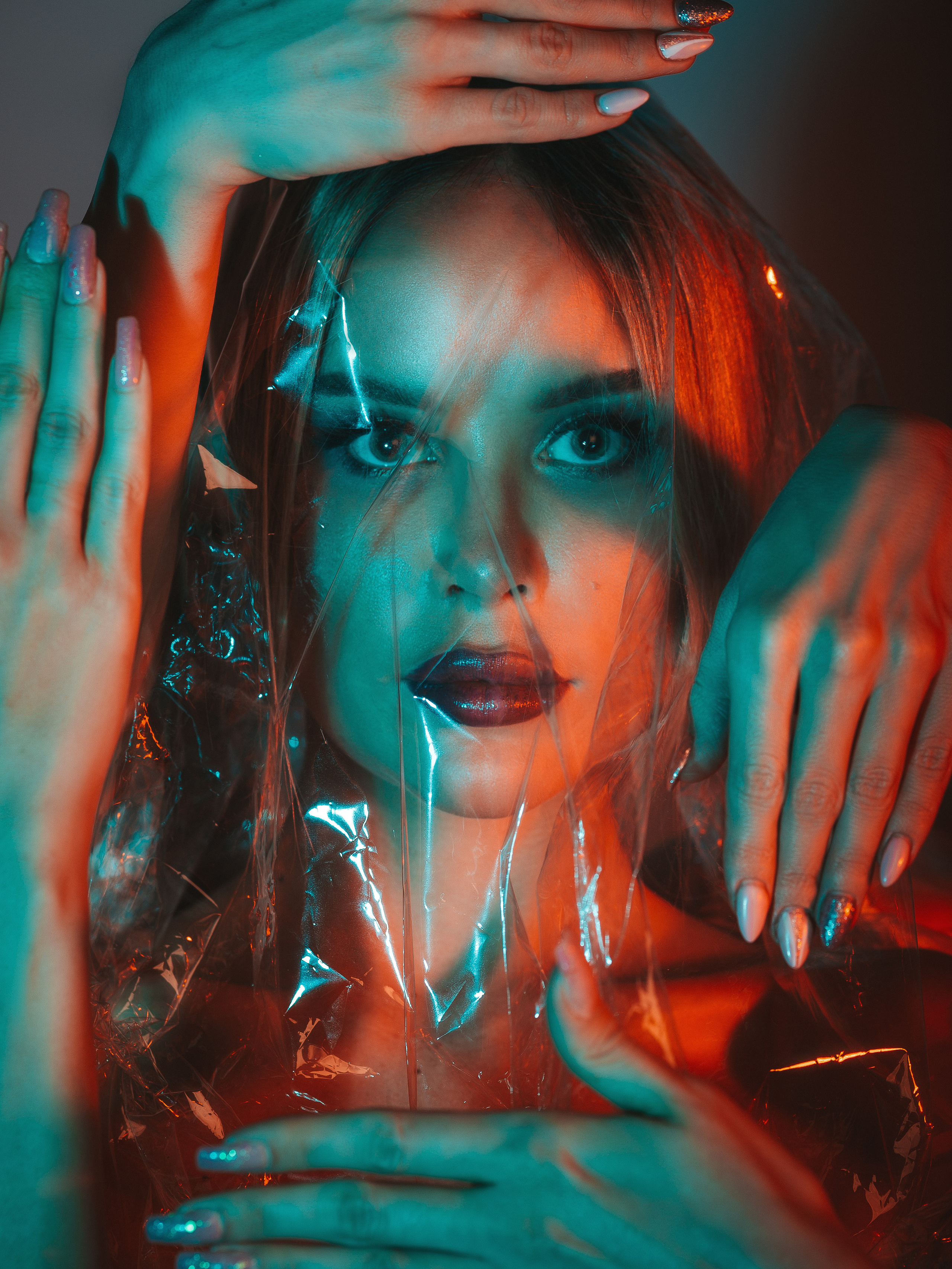 Студийная фотосессия в полиэтиленовой пленке