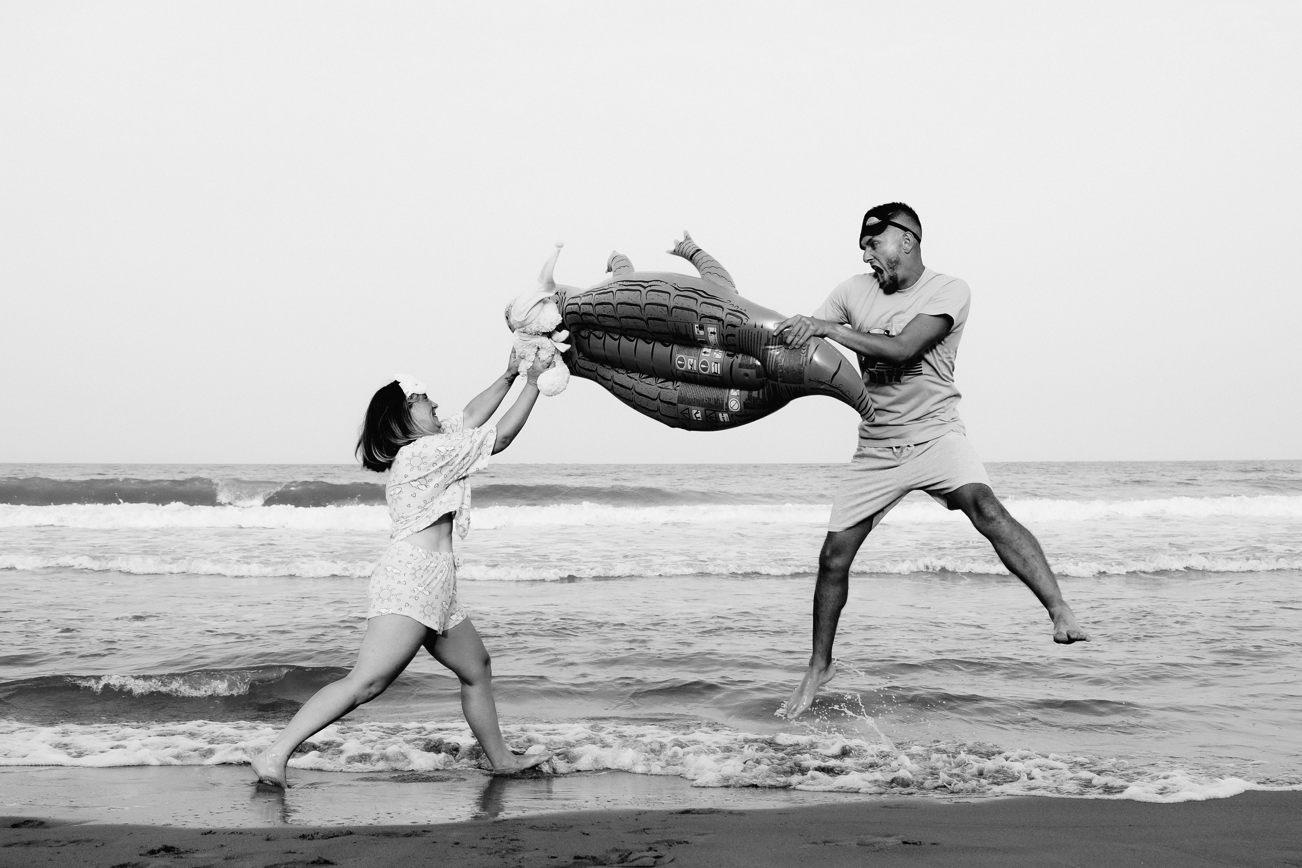 Crazy love story on the beach with an inflatable crocodile