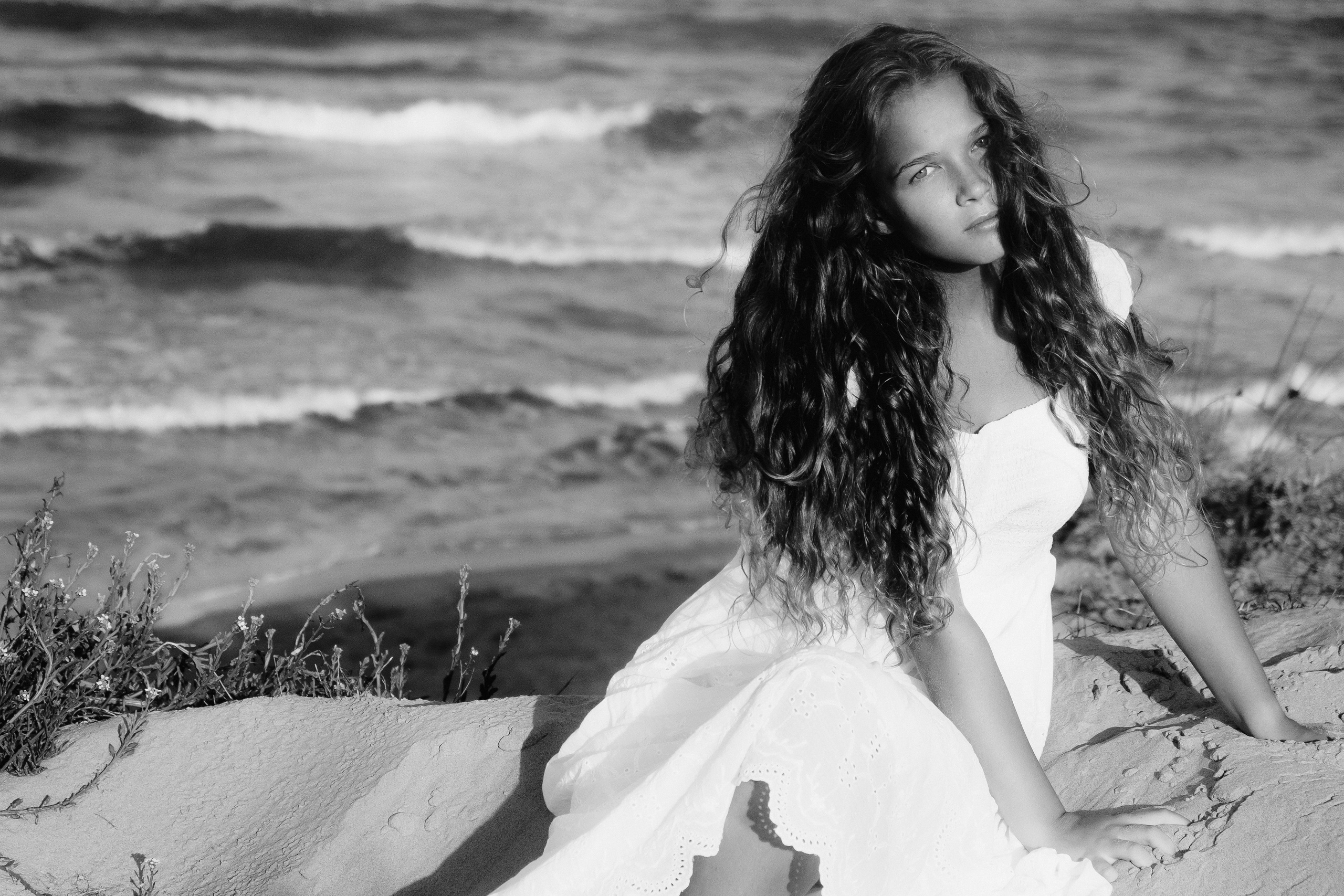 Gentle photo session in the dunes by the sea
