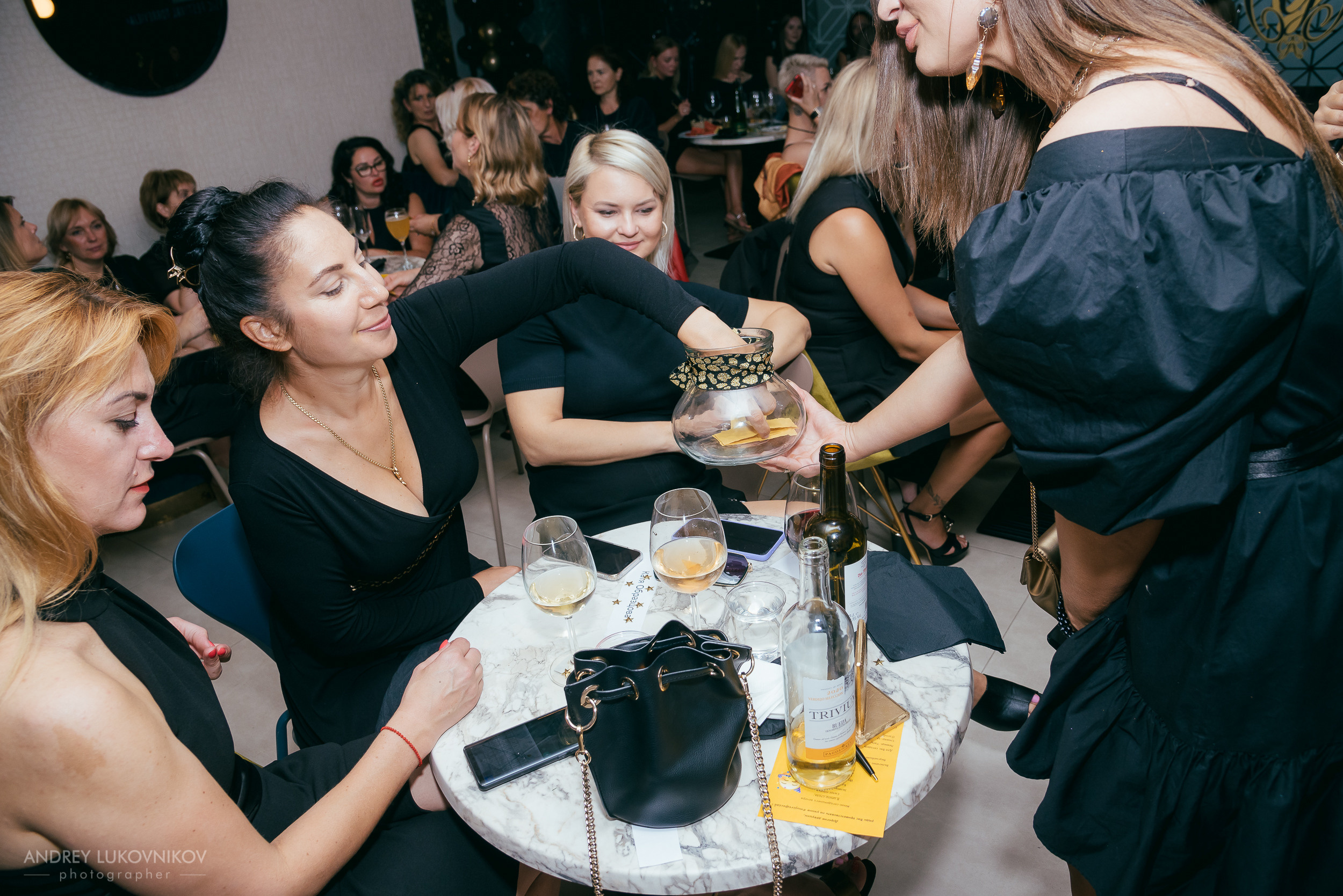 Fiesta privada en un club de mujeres en Torrevieja | Fotógrafo de reportajes en España, Andrey Lukovnikov