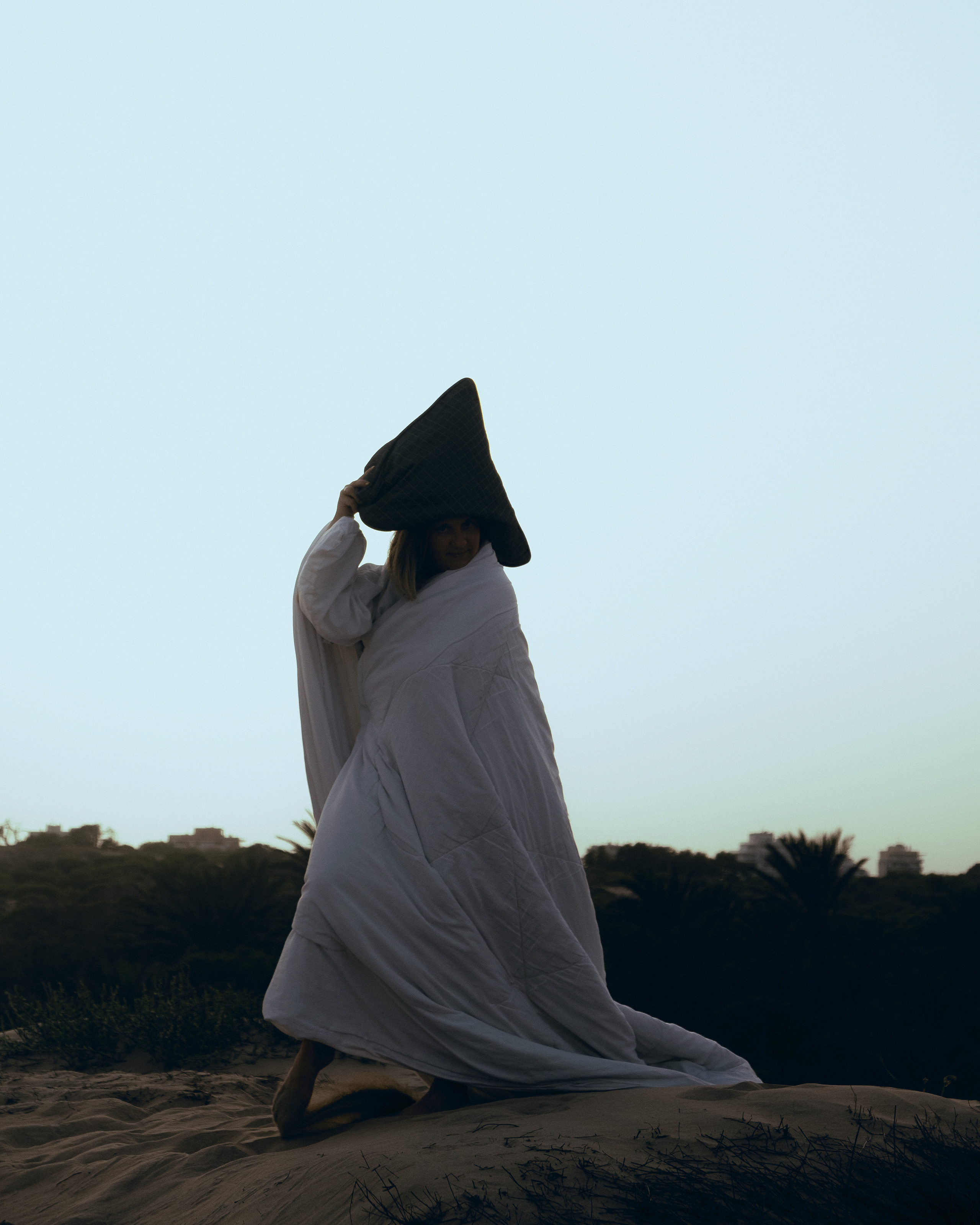Crazy love story on the beach with an inflatable crocodile