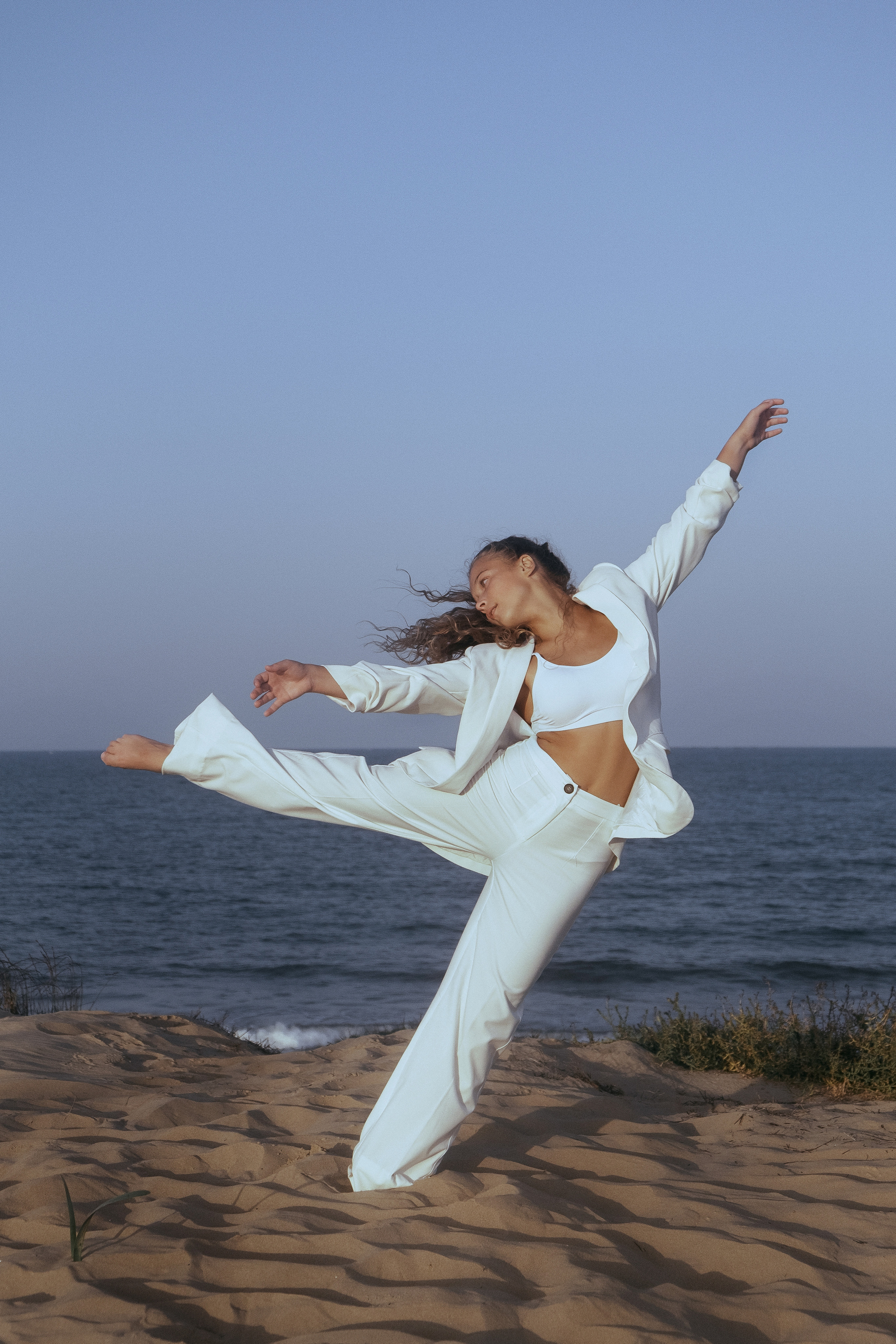 Gentle photo session in the dunes by the sea