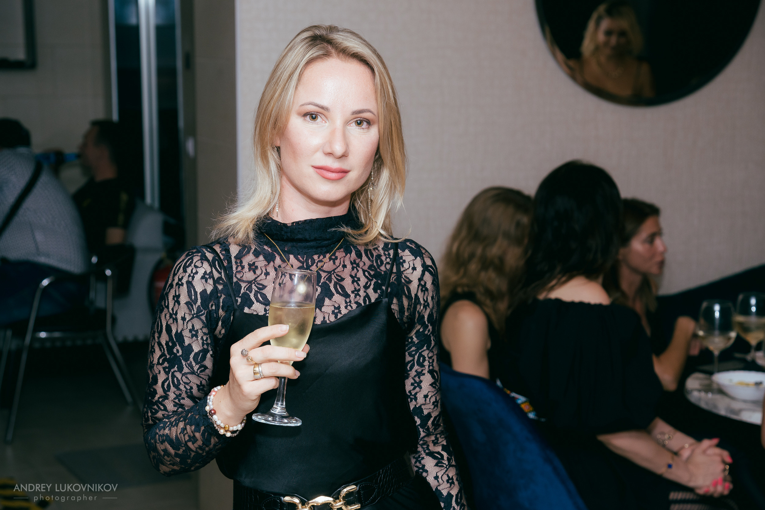 Fiesta privada en un club de mujeres en Torrevieja | Fotógrafo de reportajes en España, Andrey Lukovnikov