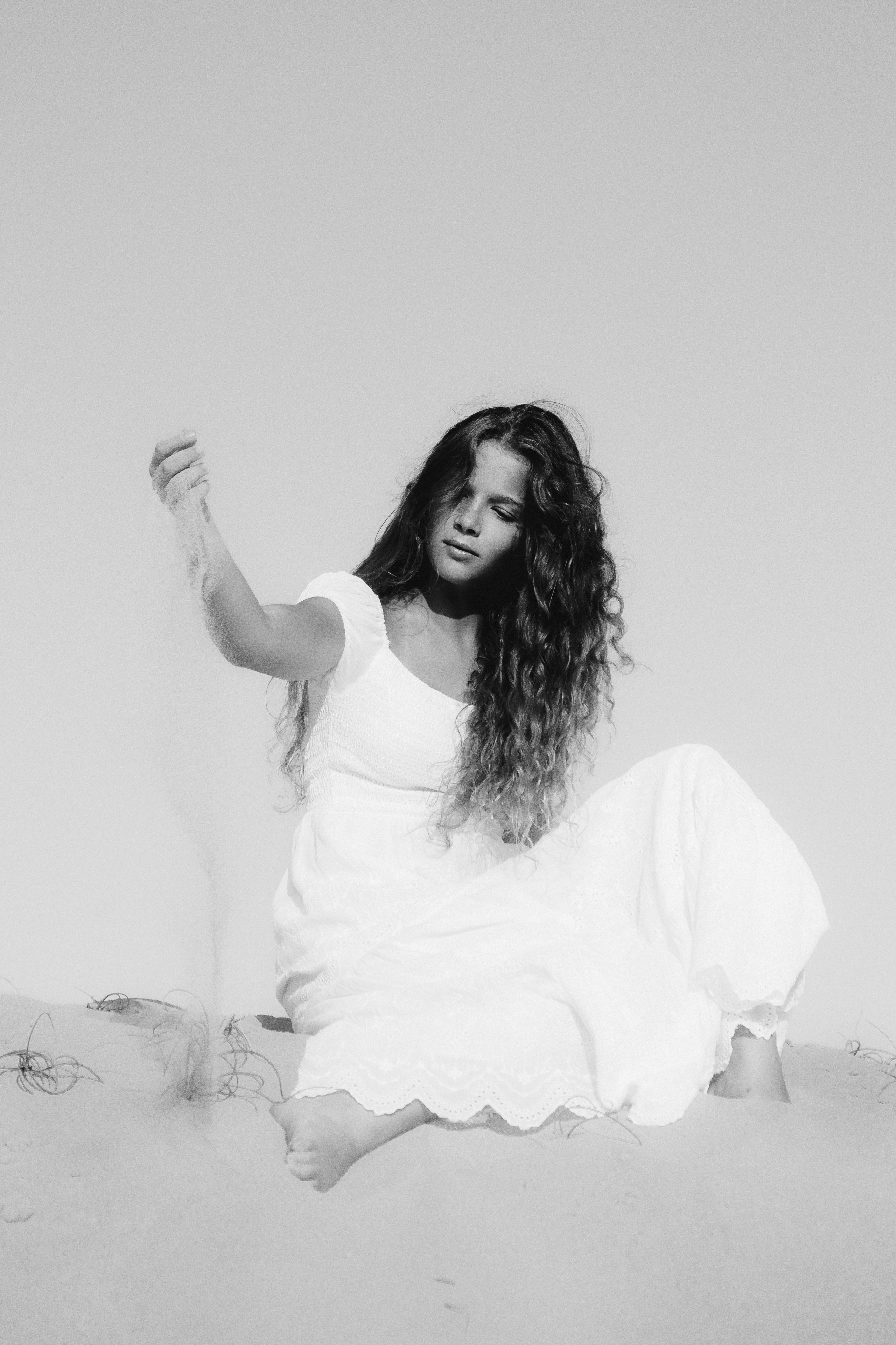 Gentle photo session in the dunes by the sea