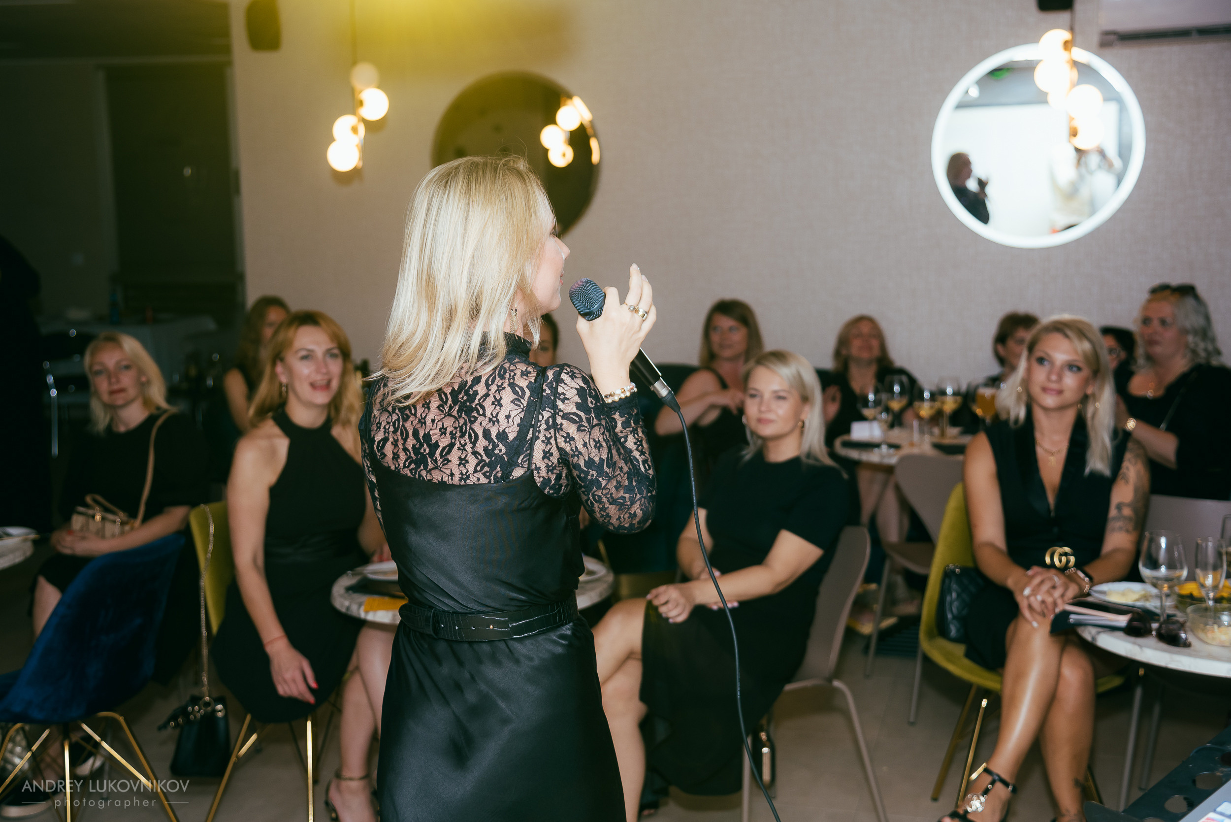 Fiesta privada en un club de mujeres en Torrevieja | Fotógrafo de reportajes en España, Andrey Lukovnikov