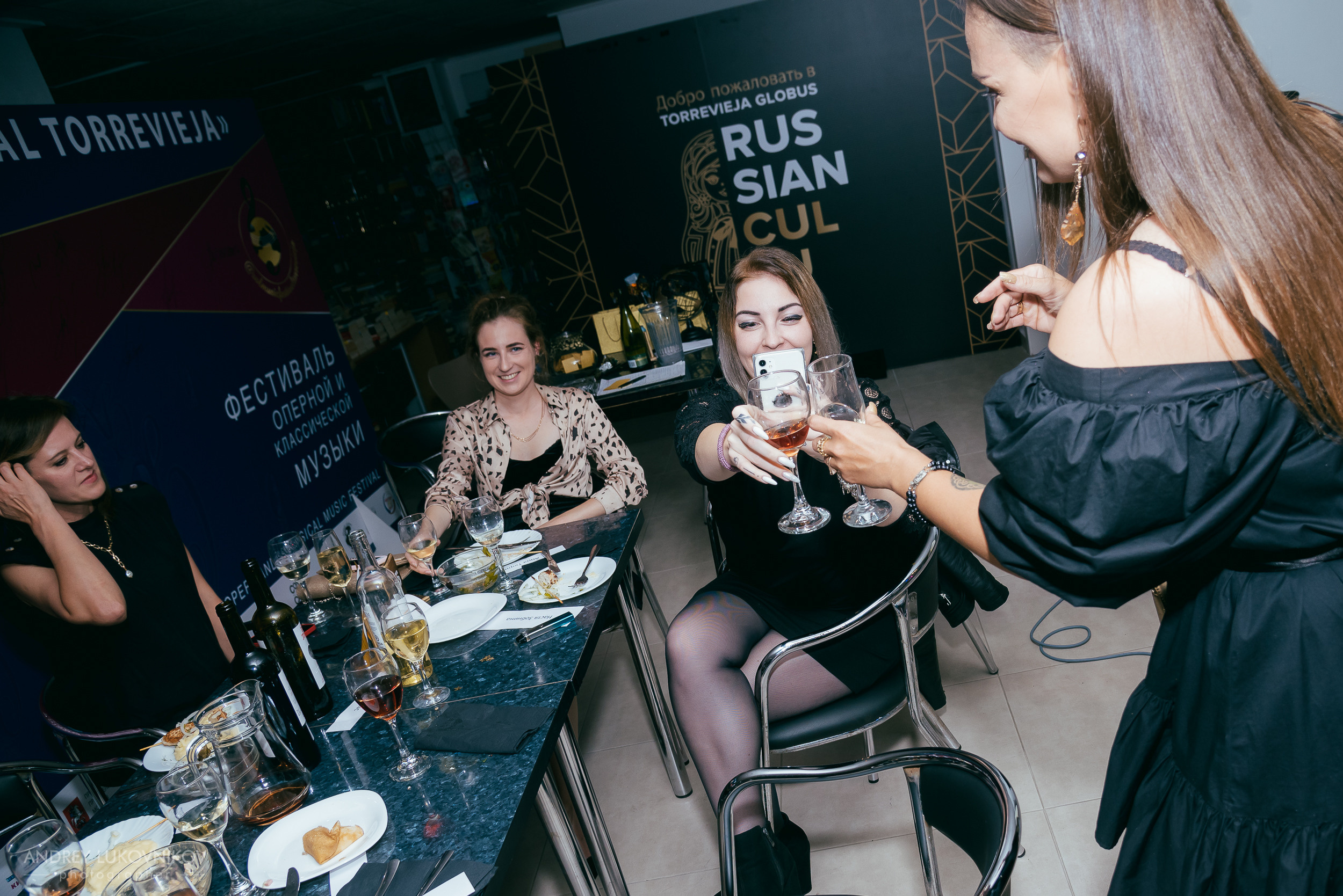 Fiesta privada en un club de mujeres en Torrevieja | Fotógrafo de reportajes en España, Andrey Lukovnikov