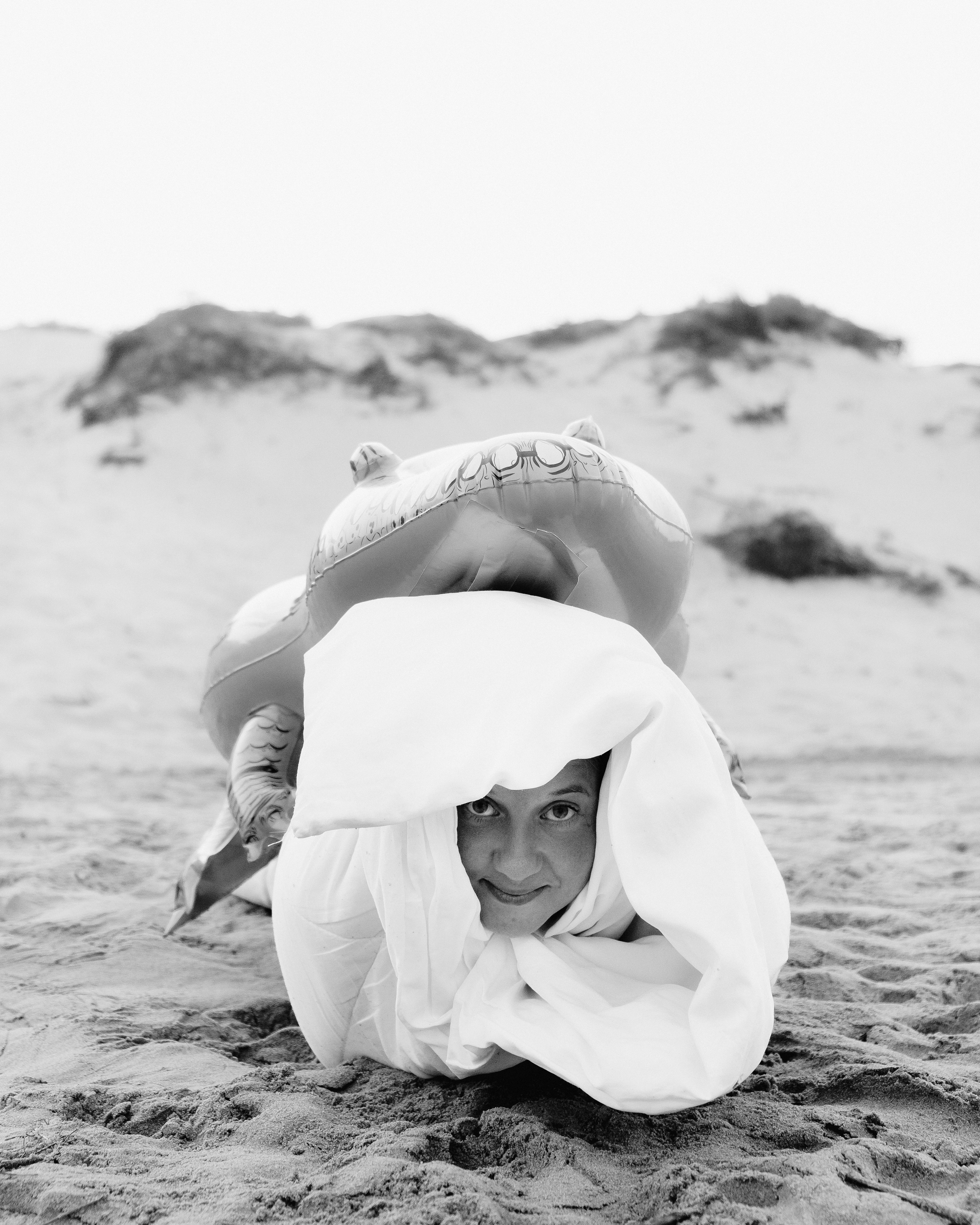 Crazy love story on the beach with an inflatable crocodile