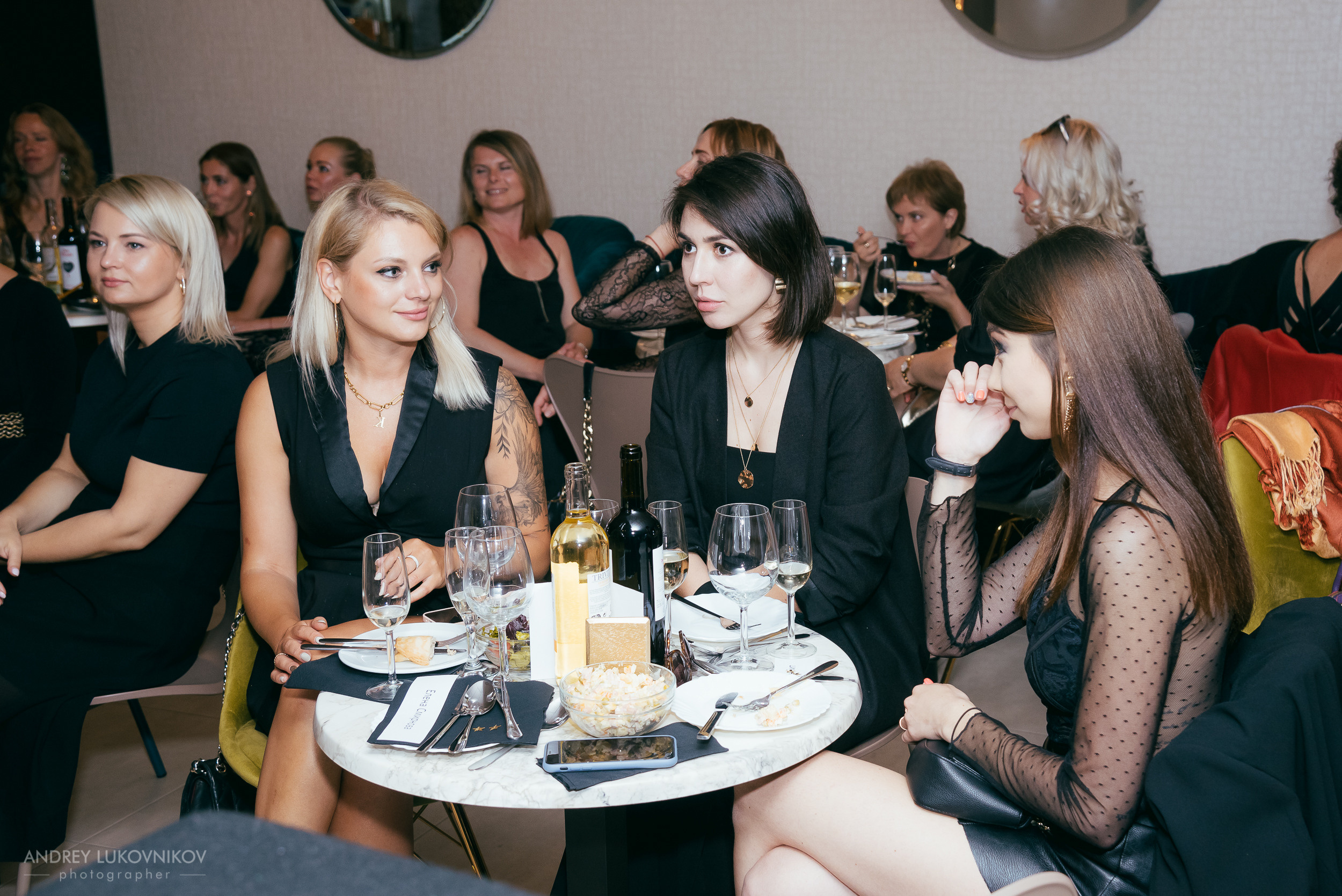 Fiesta privada en un club de mujeres en Torrevieja | Fotógrafo de reportajes en España, Andrey Lukovnikov